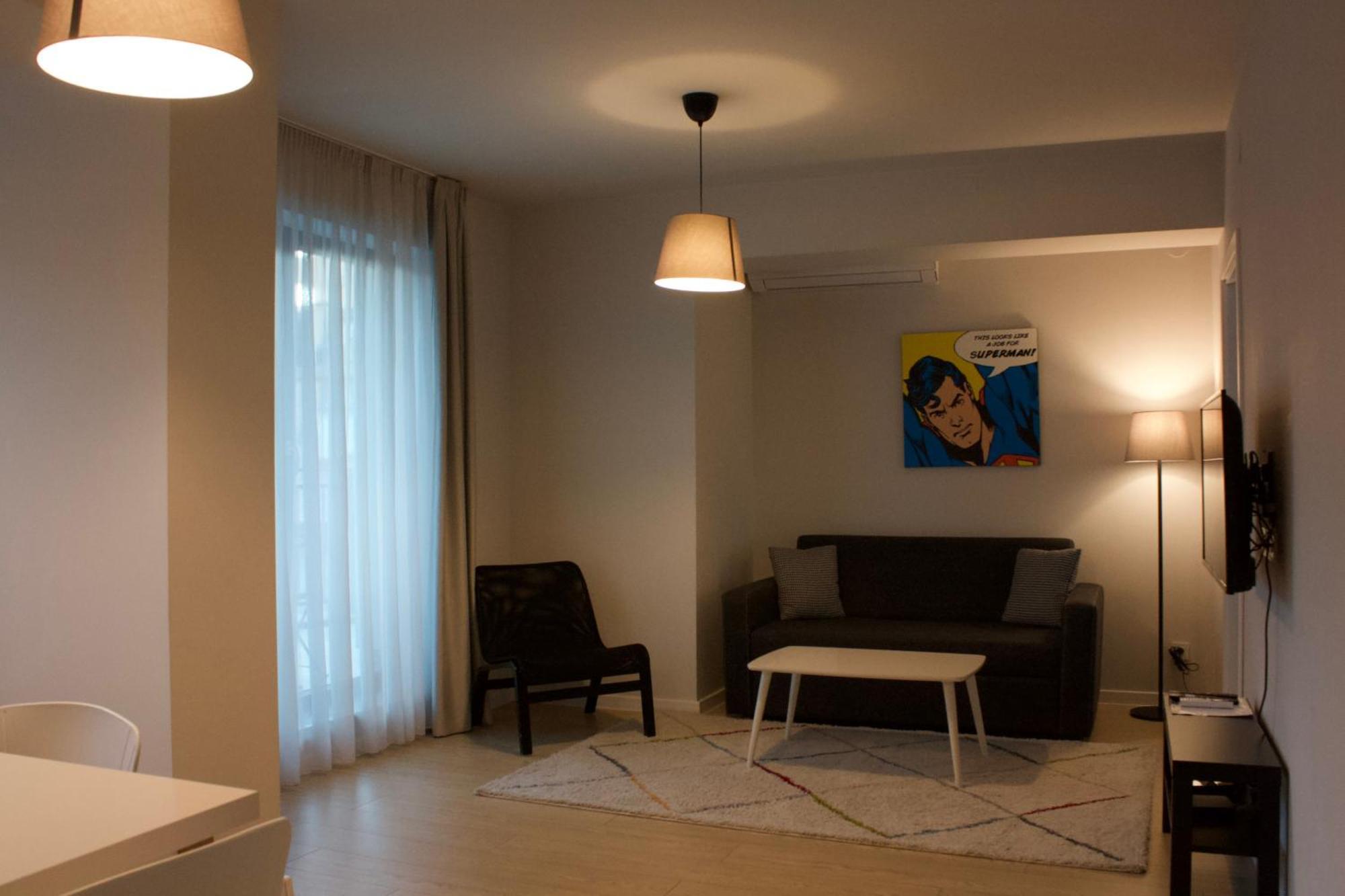 One-Bedroom Apartment Balcony Mountain View