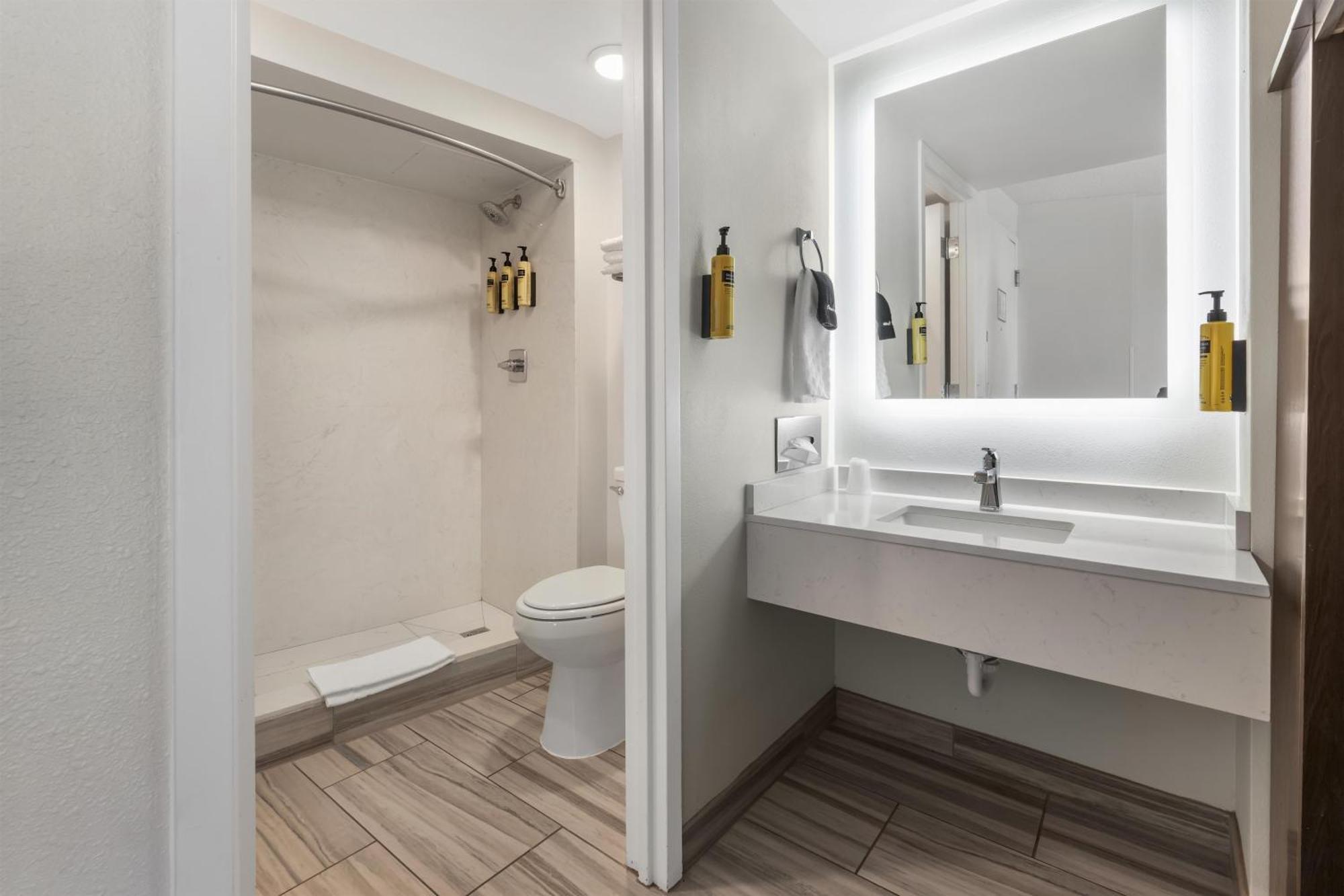 Queen Room Two Queen Beds Walk Shower Pet Friendly or Non-Smoking