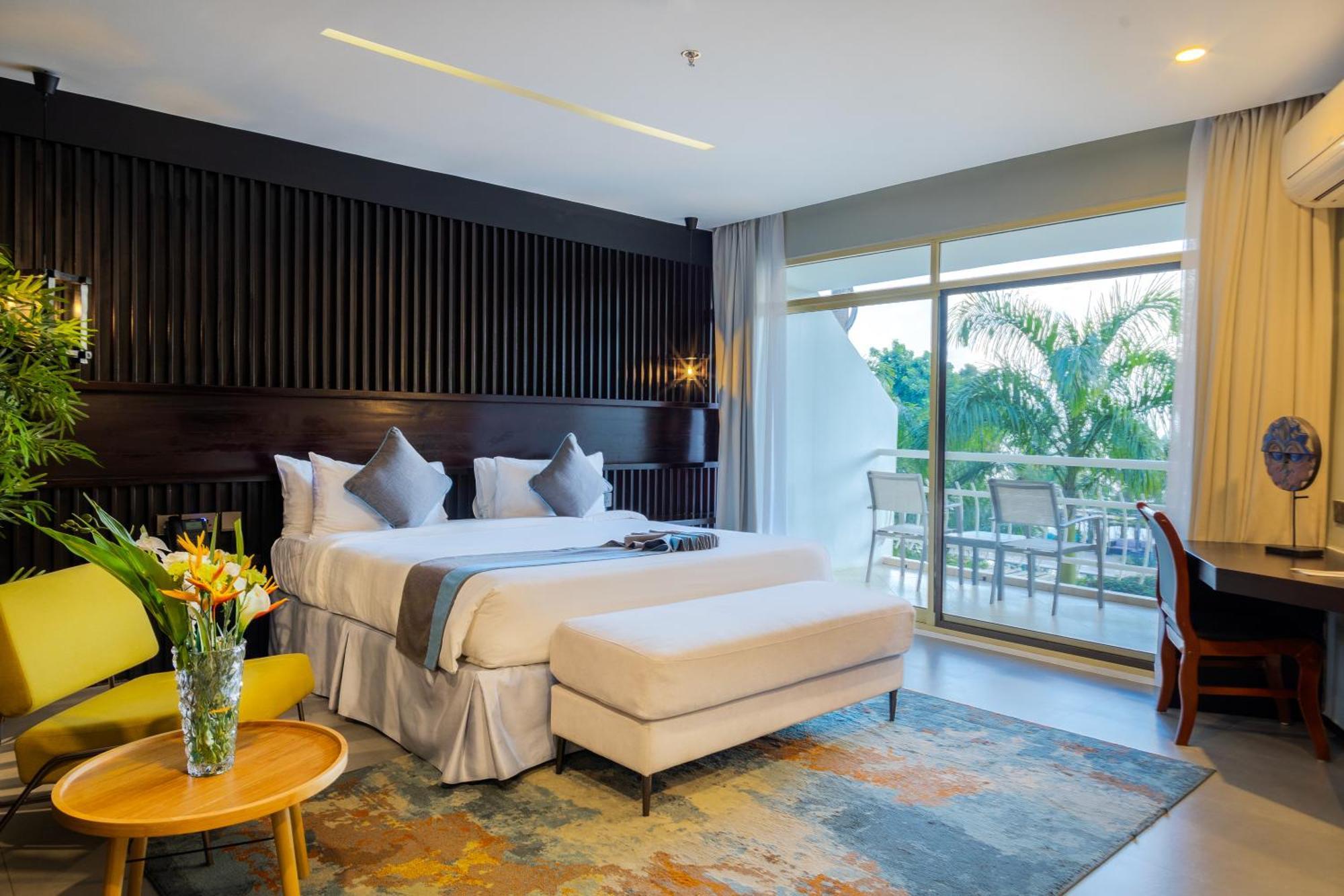 Courtyard View Suite