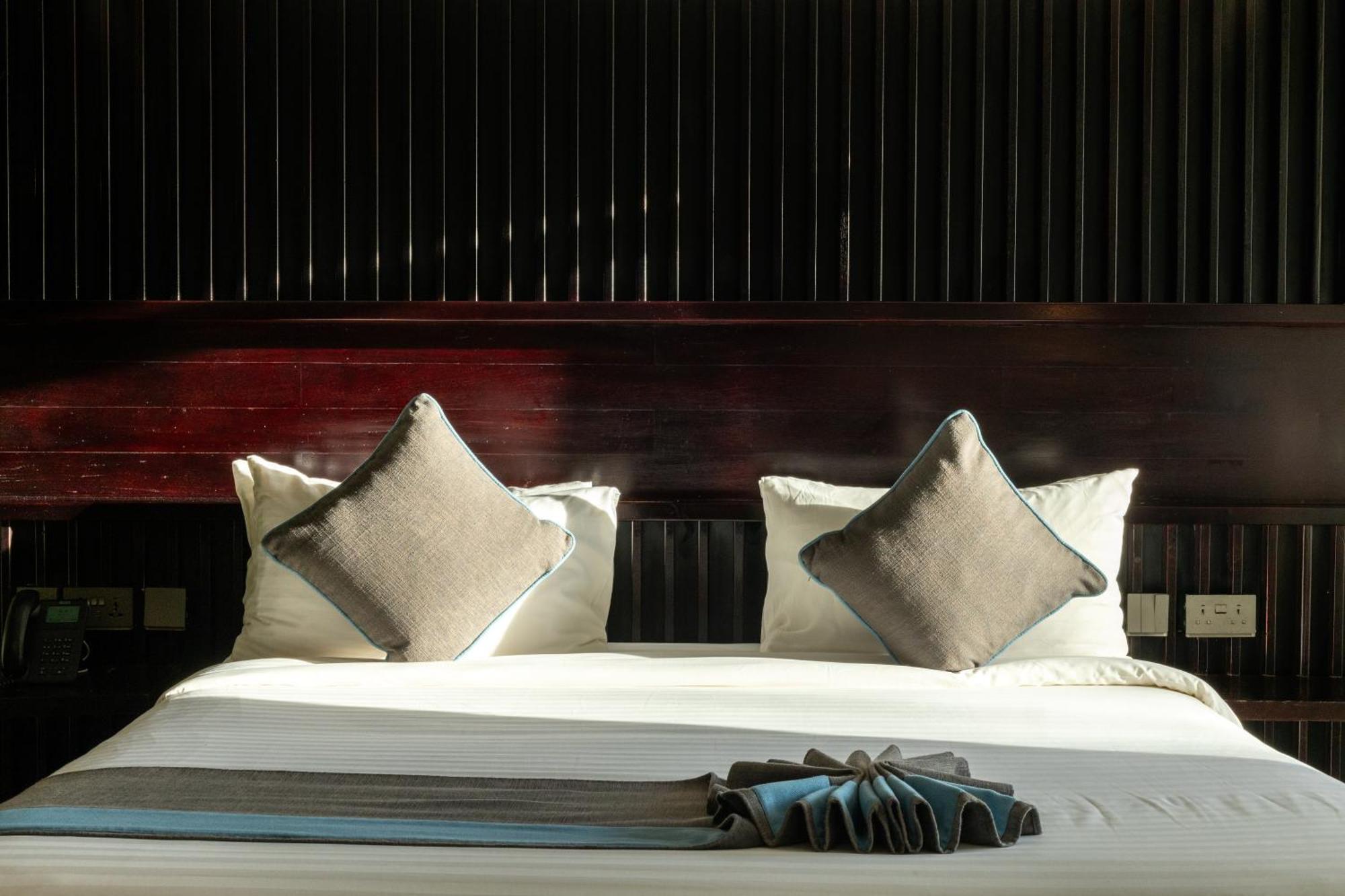 Courtyard View Suite