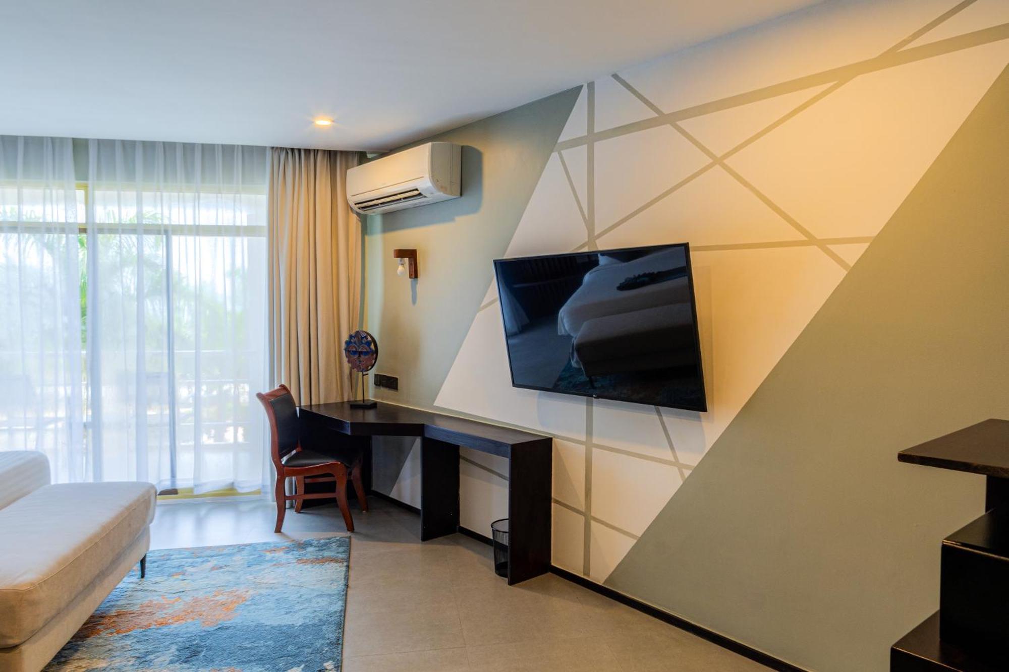 Courtyard View Suite