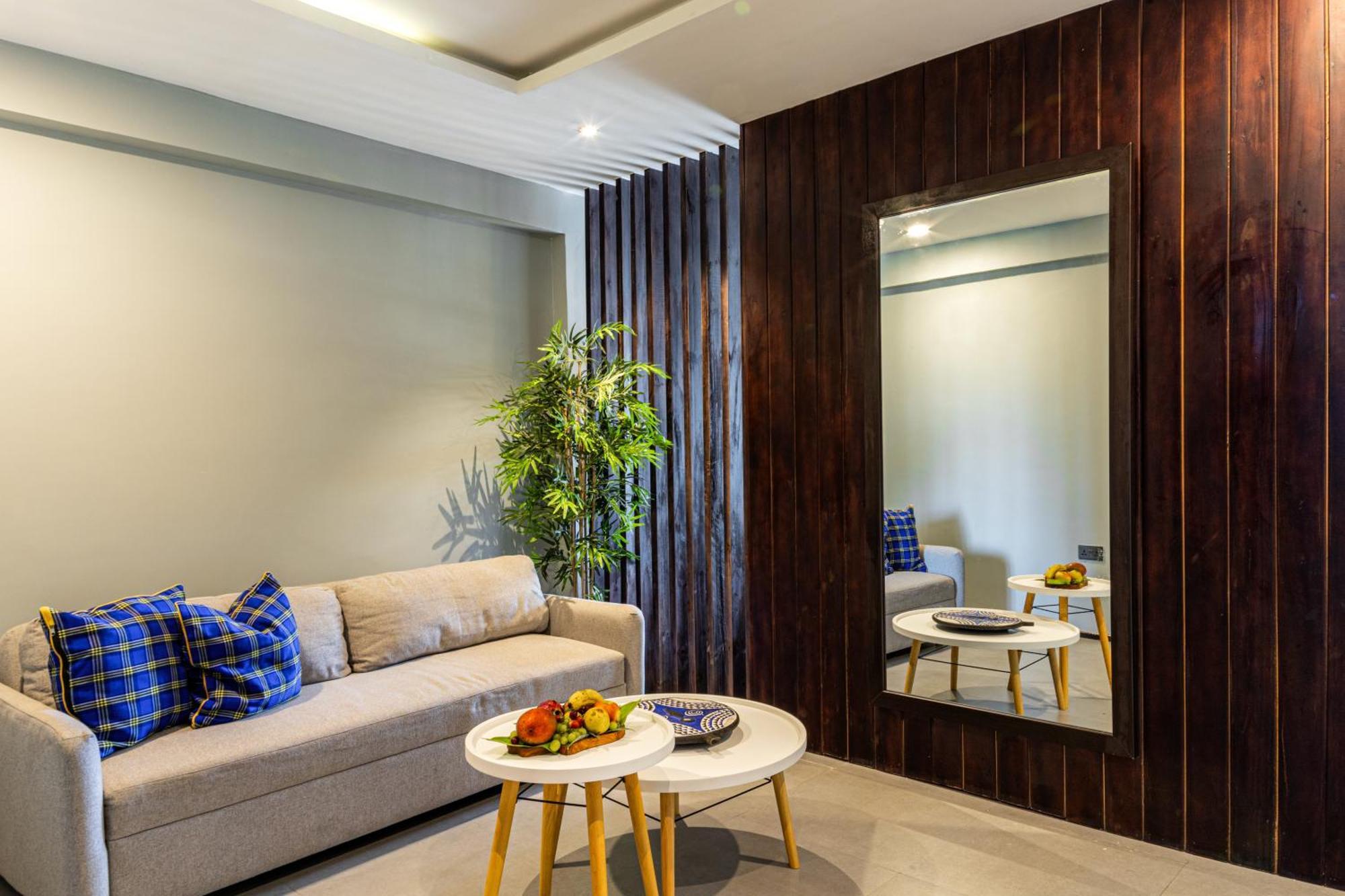 Courtyard View Suite