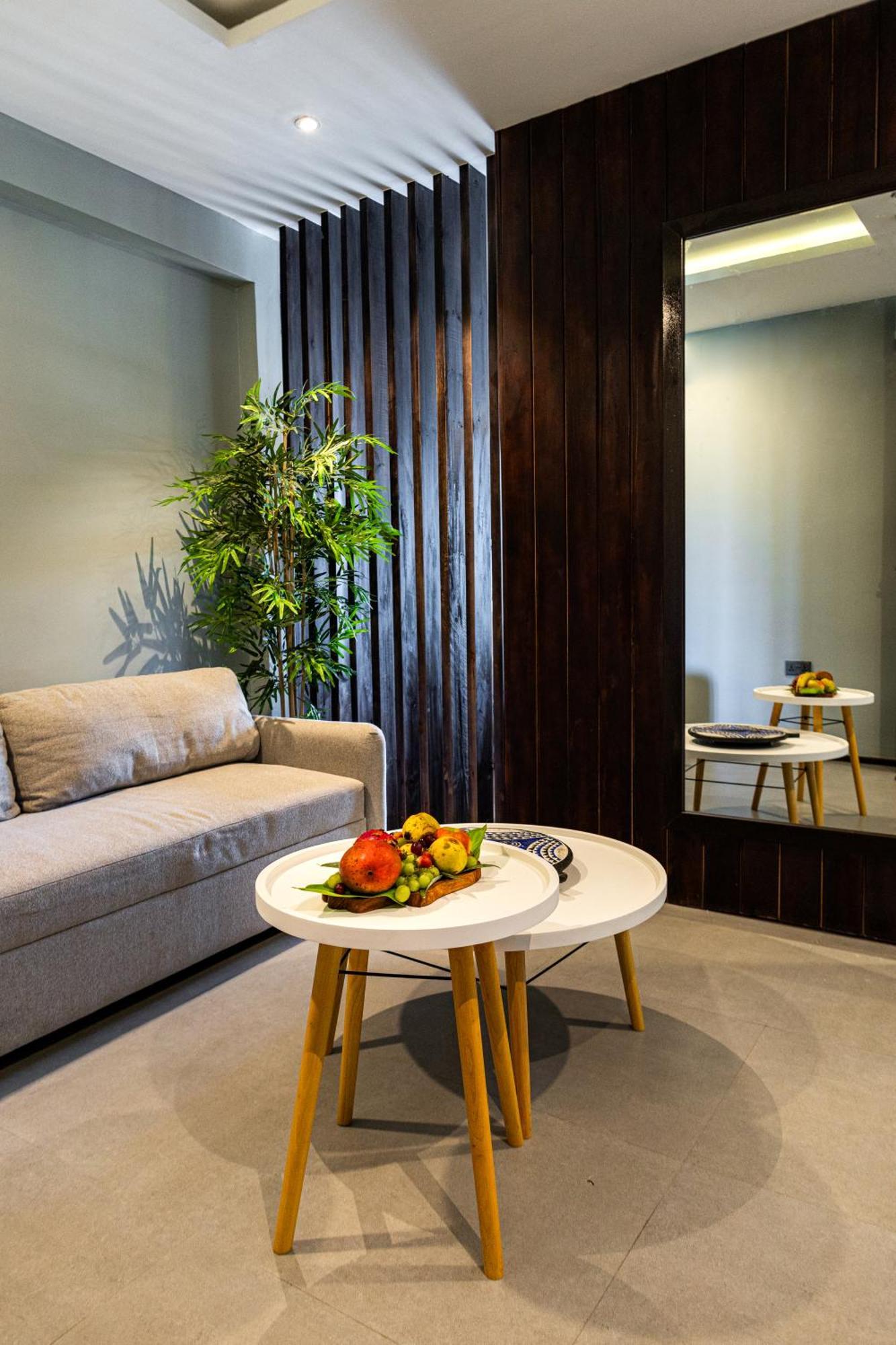 Courtyard View Suite