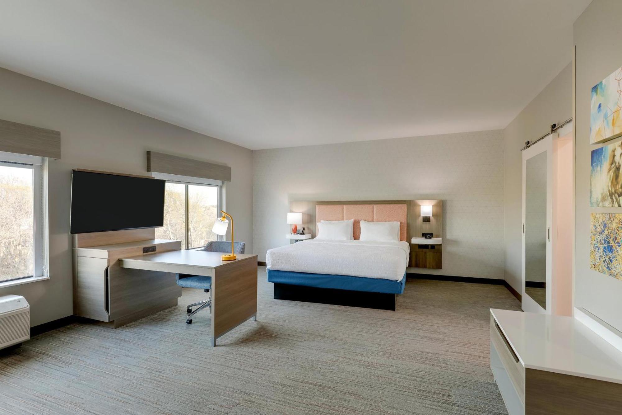 King Studio Suite