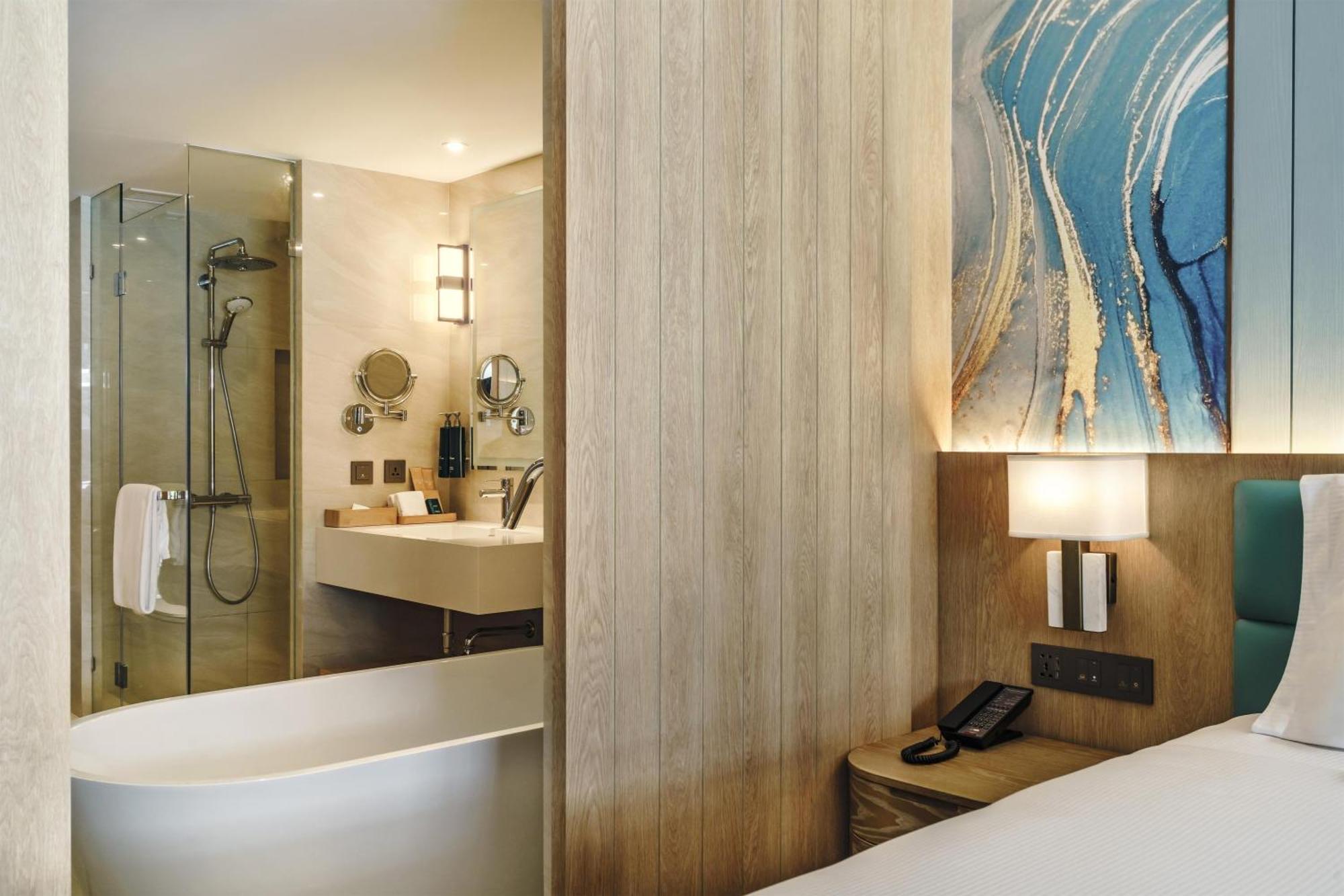 Deluxe King Room Pool Side