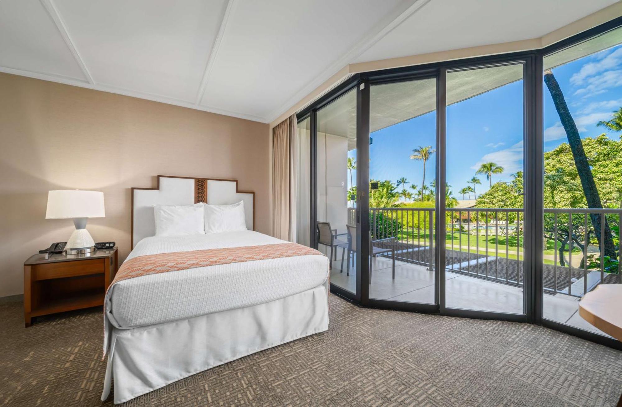 Premium Courtyard View 1 King Bed