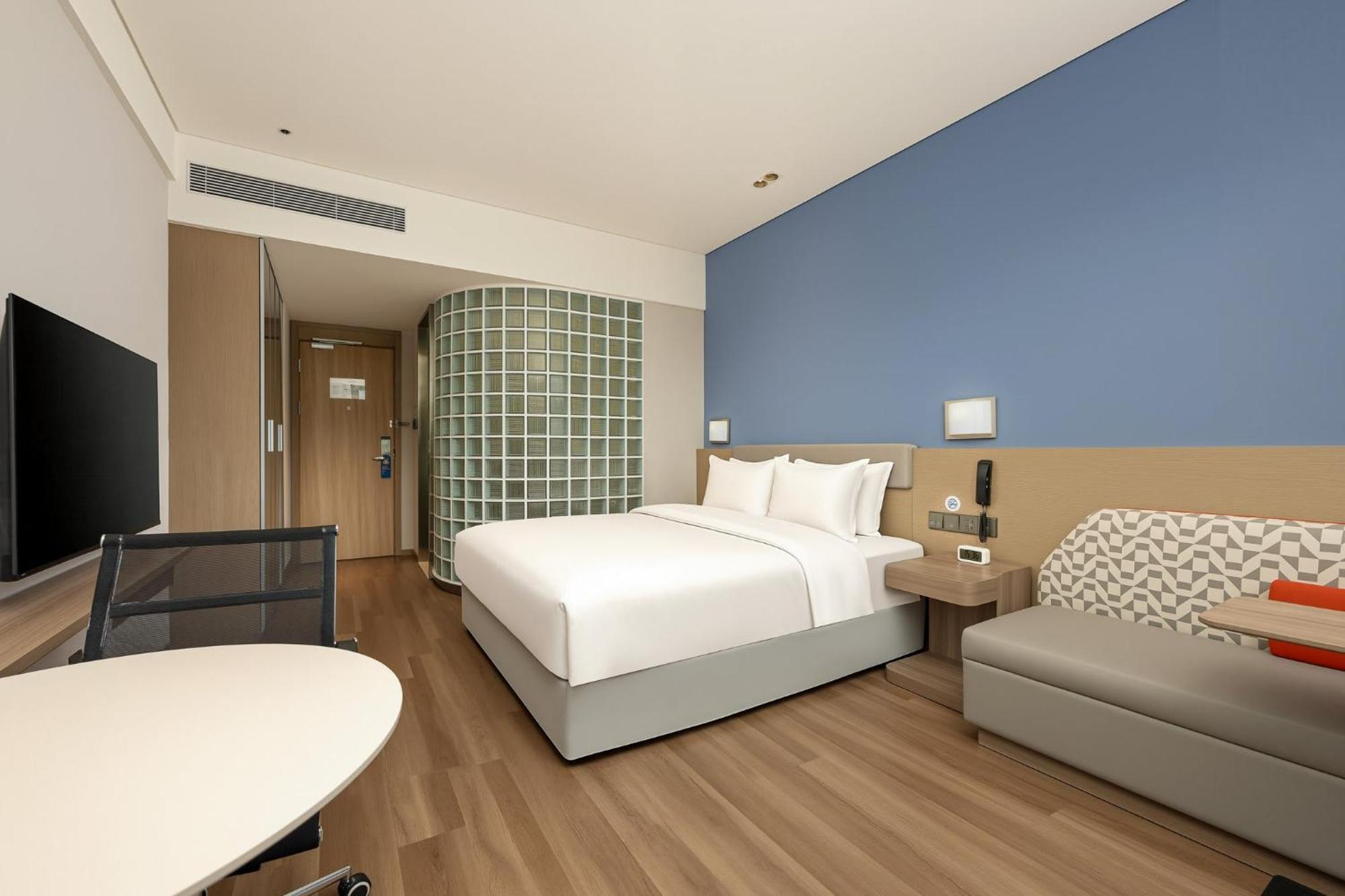 Standard Queen Room