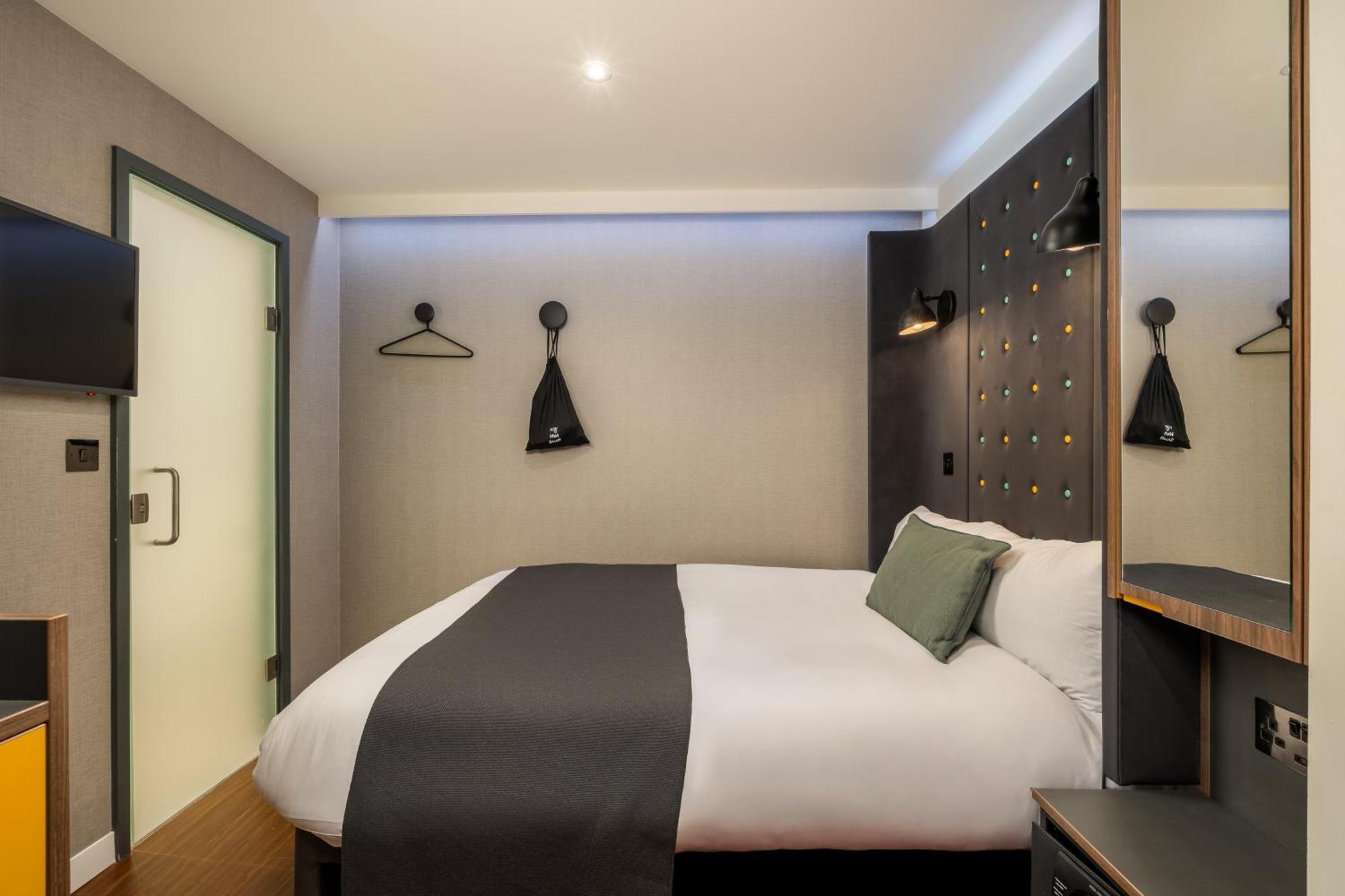 Cosy Double Room no Window