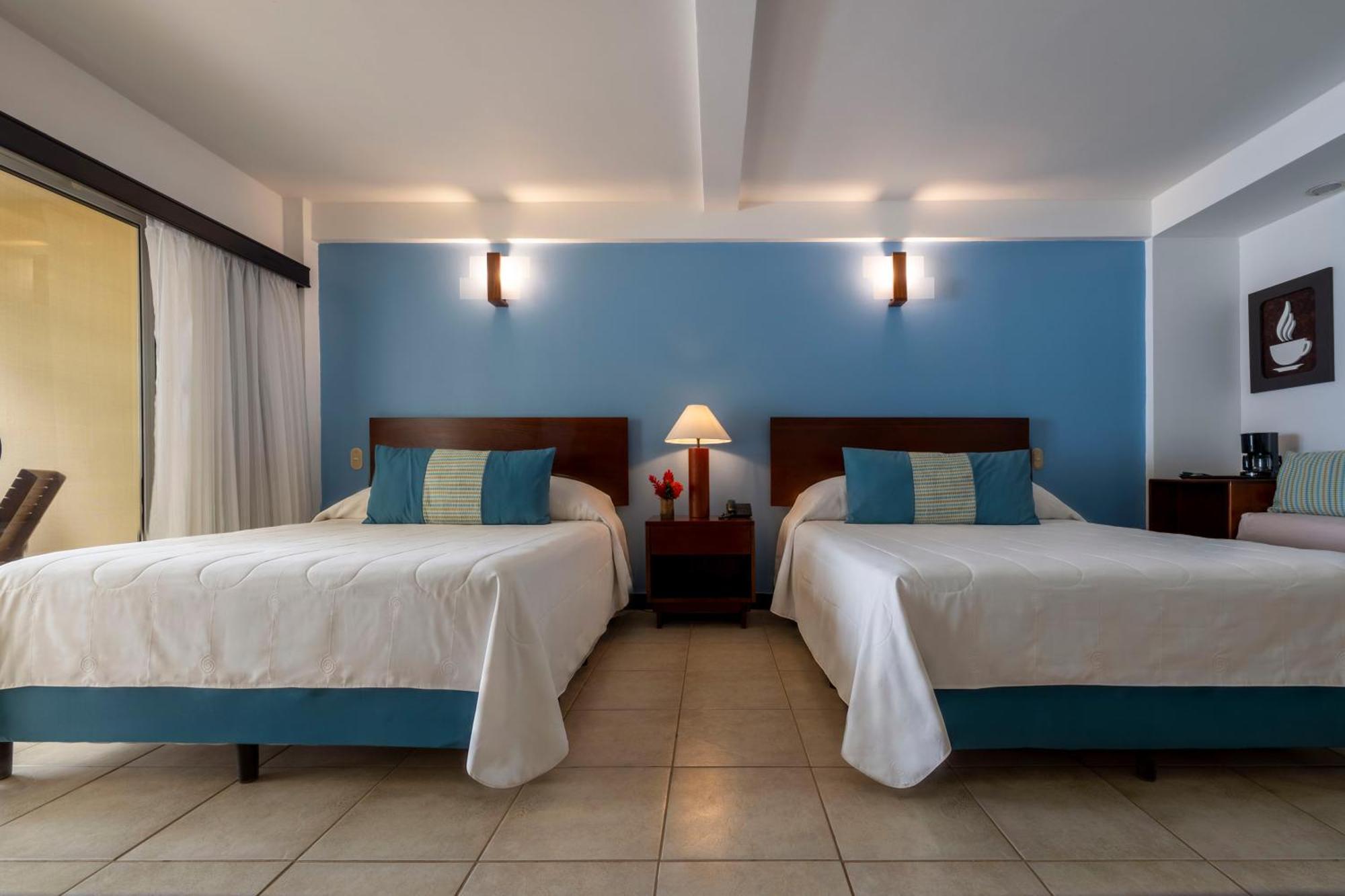 Beachfront two Queen Beds