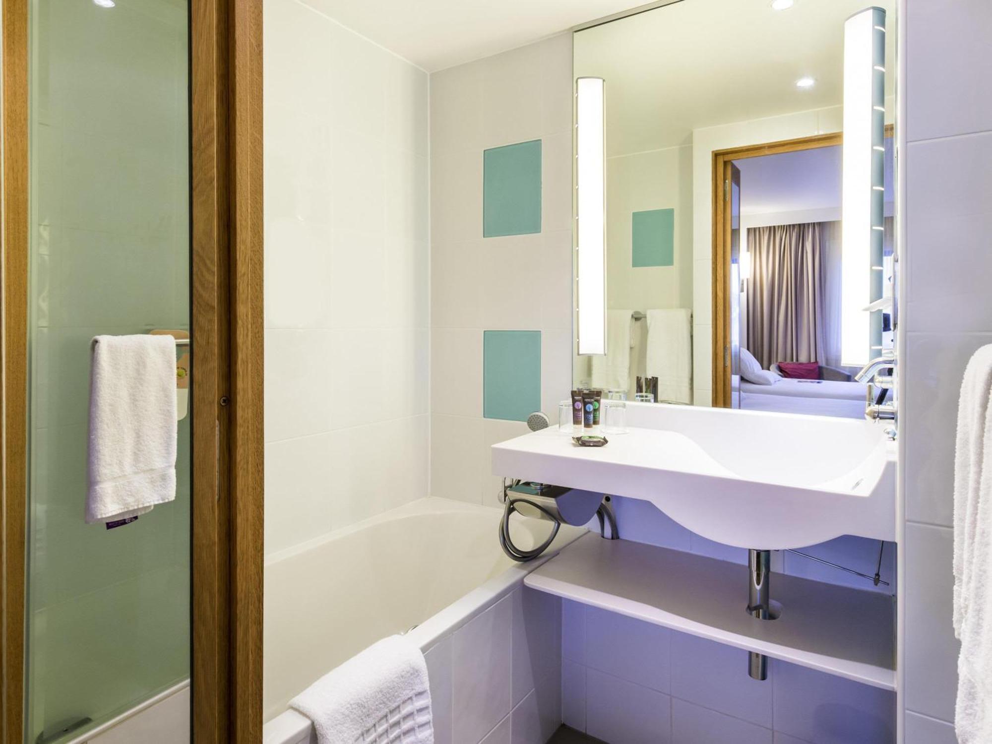 Quarto Duplo Standard com 2 Camas Individuais