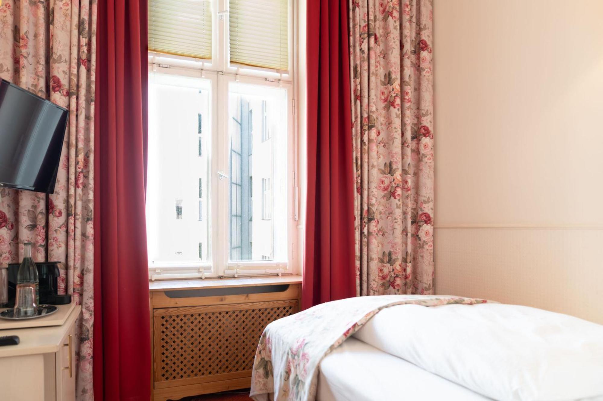 Solo Classic Room