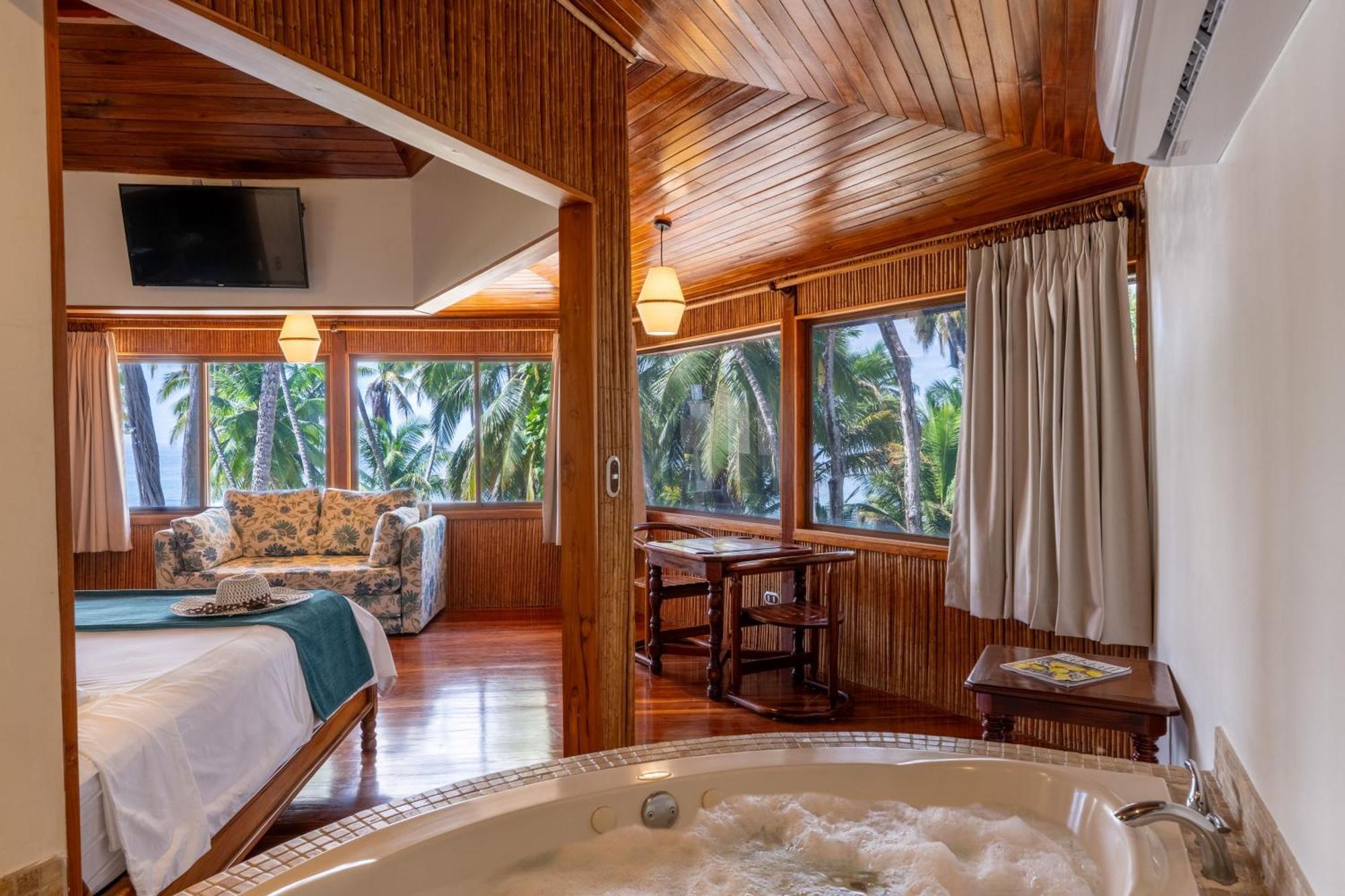 Tiki Suite BeachFront