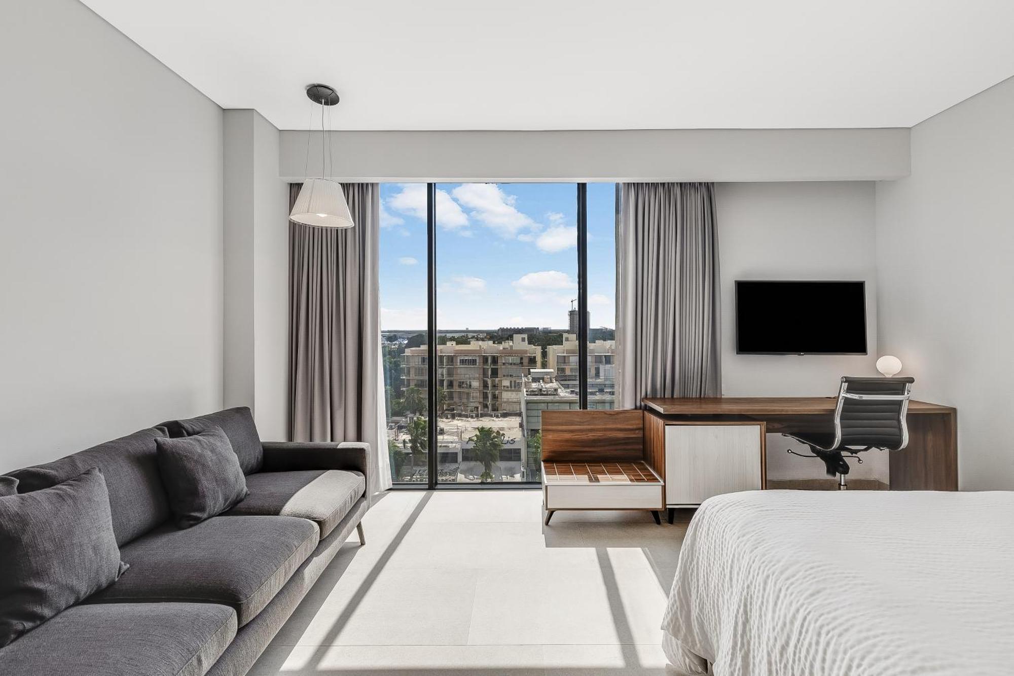 Junior Suite Queen Bed