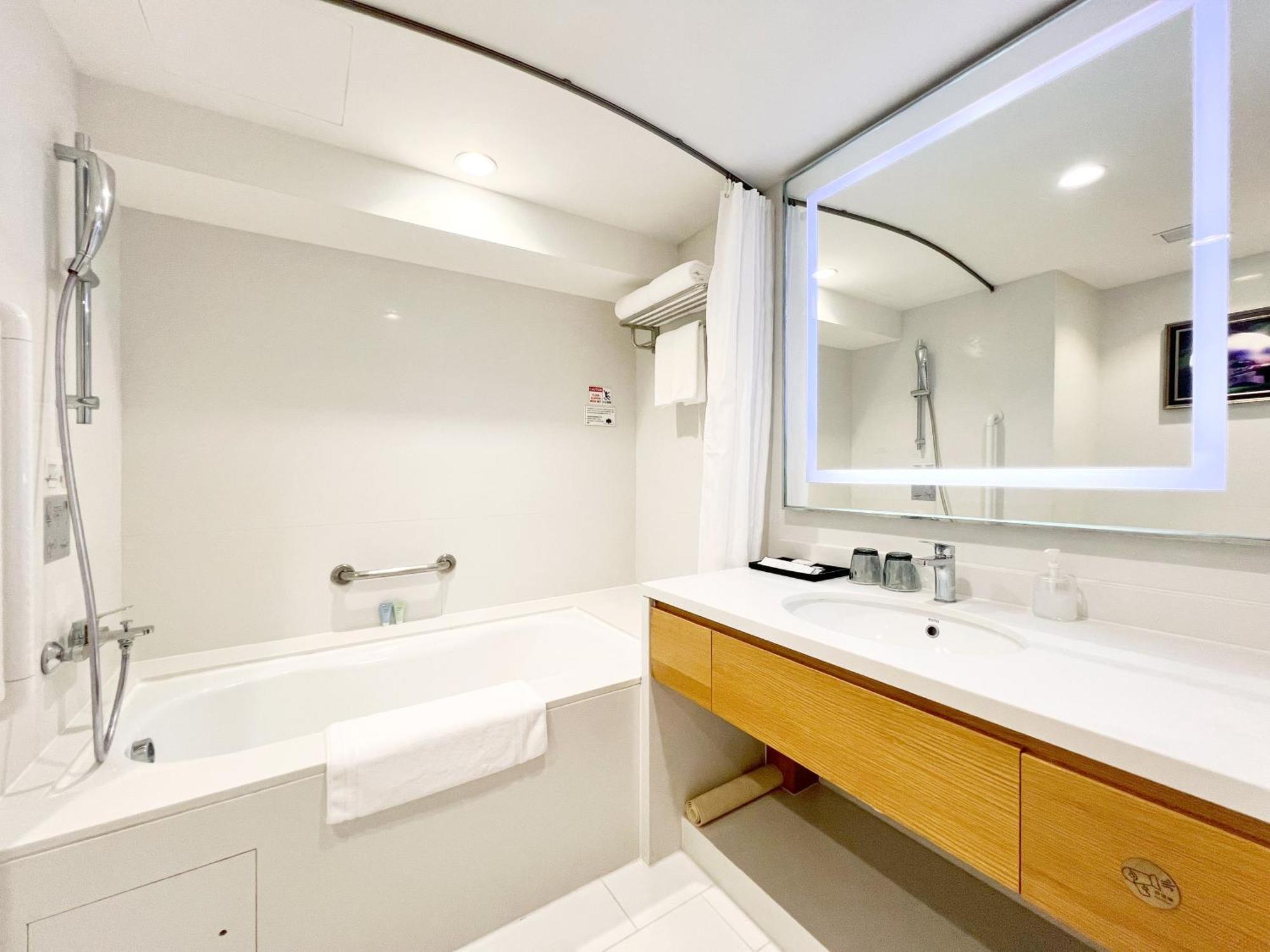 Deluxe Grand Room