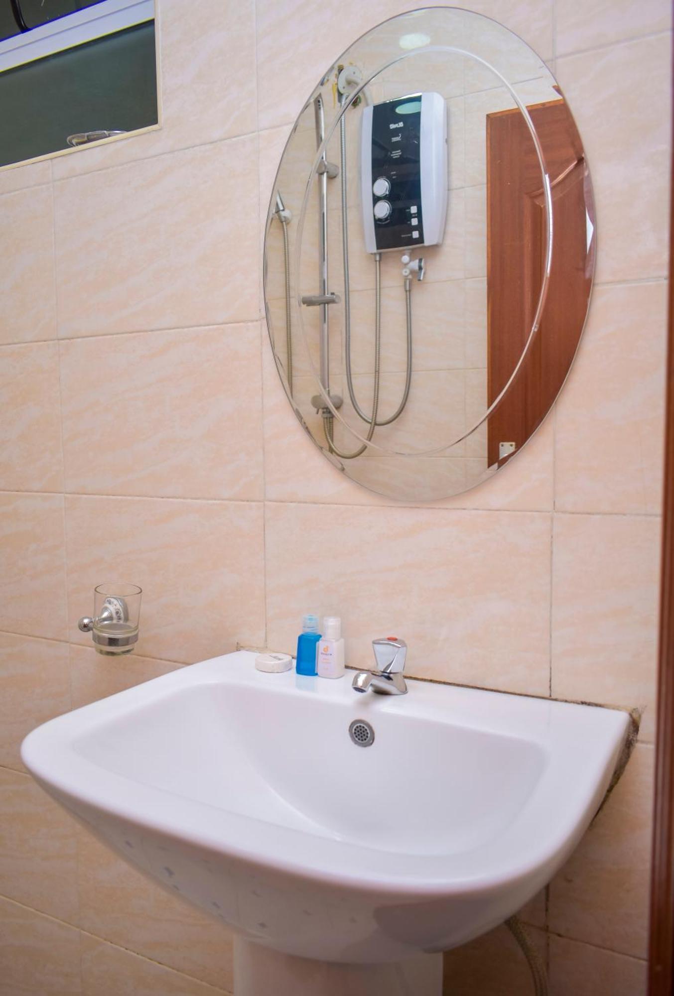 Single Room Private Bathroom