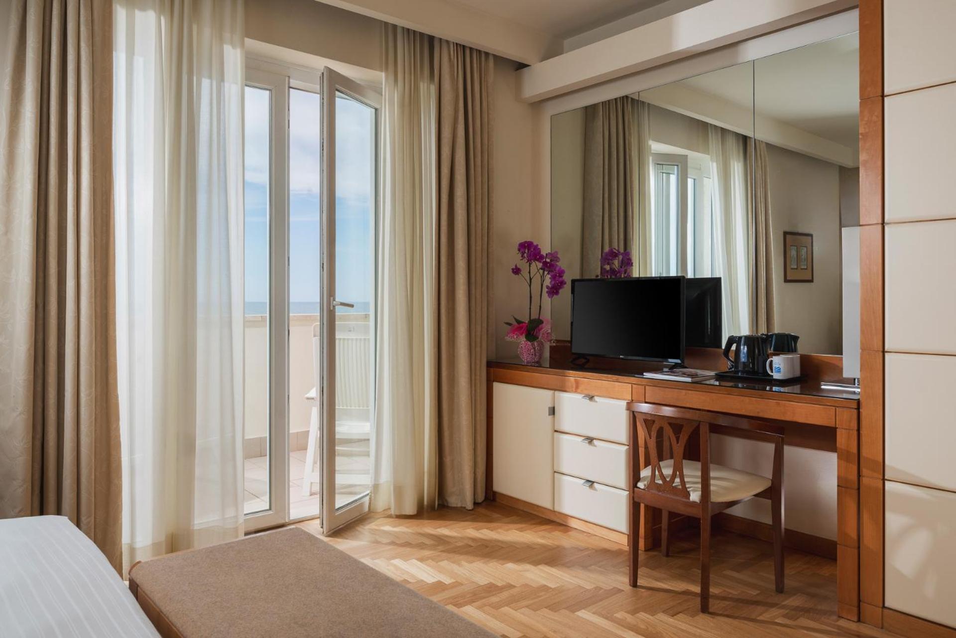 Deluxe Double Room Balcony Partial Sea View
