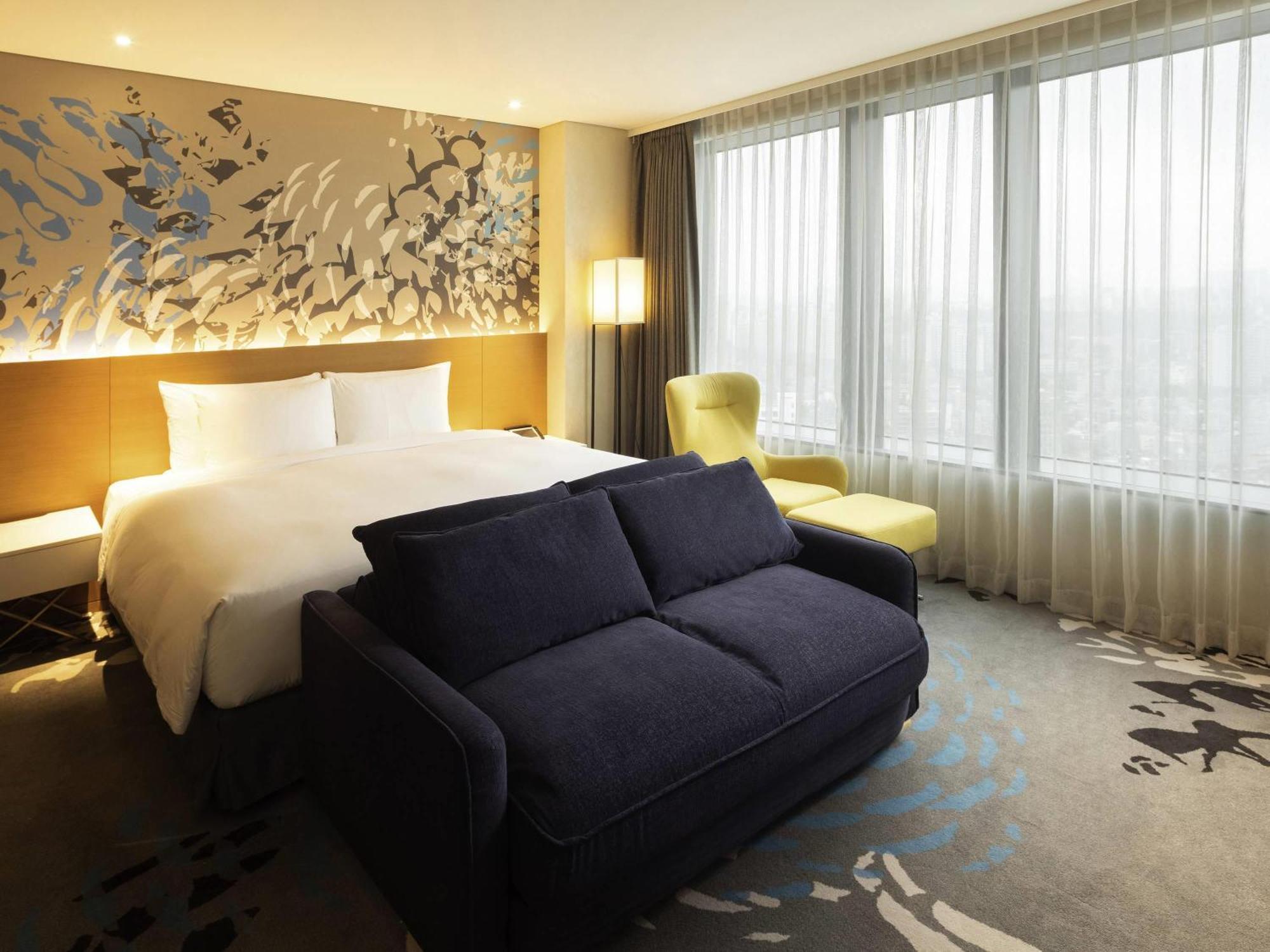 Junior Suite One Double Bed Sofa Bed