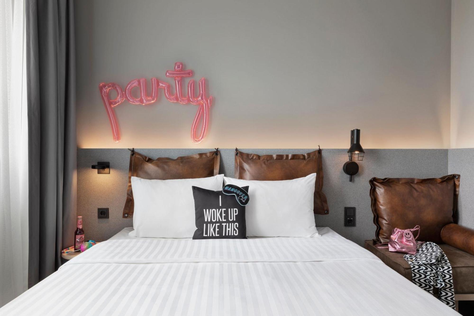 Moxy Queen Room City View