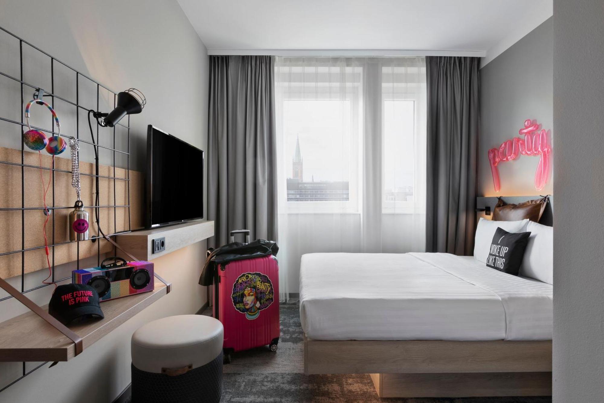 Moxy Queen Room City View