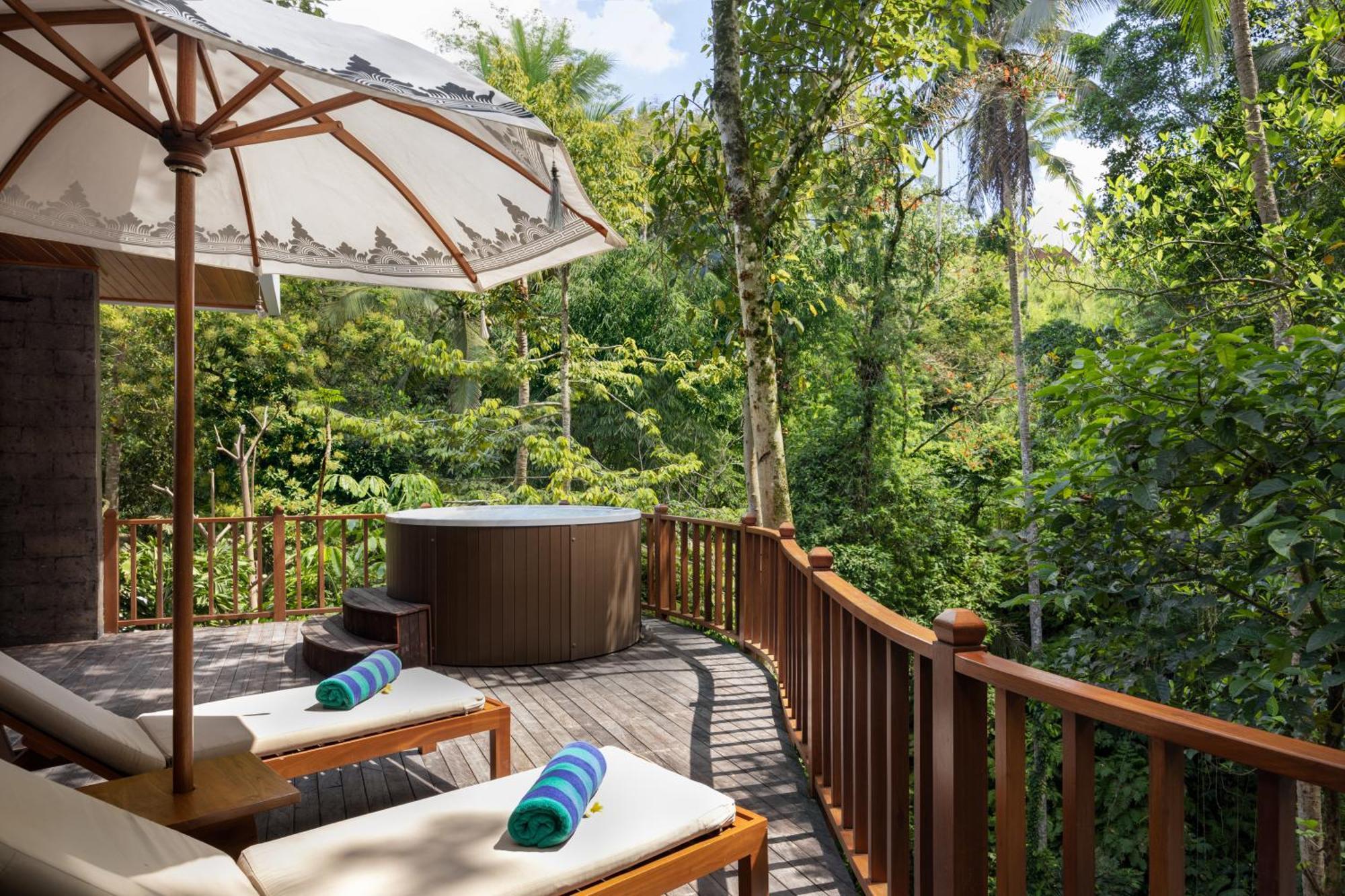 Royal Jacuzzi Pool Villa