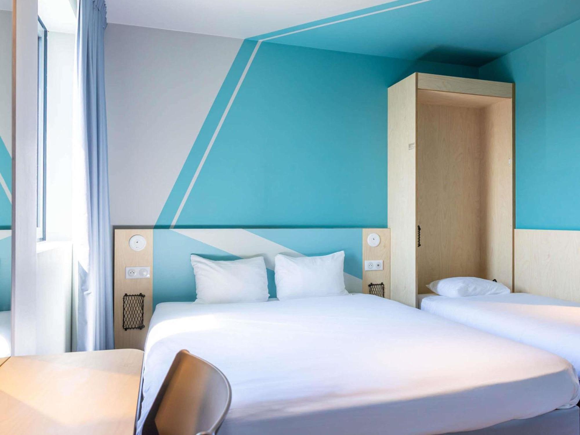 Standard Room a Double Bed a Single Bed