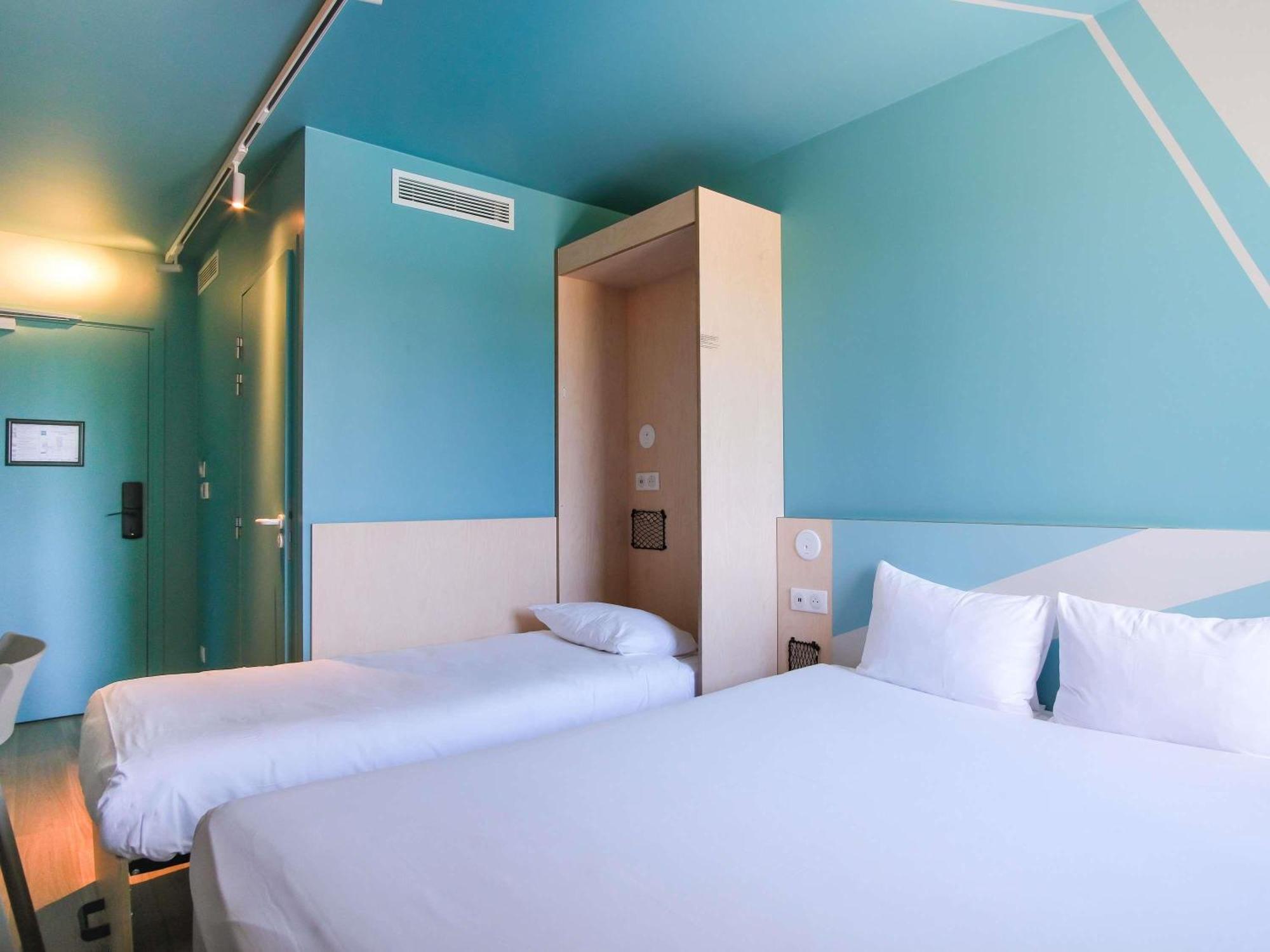 Standard Room a Double Bed a Single Bed