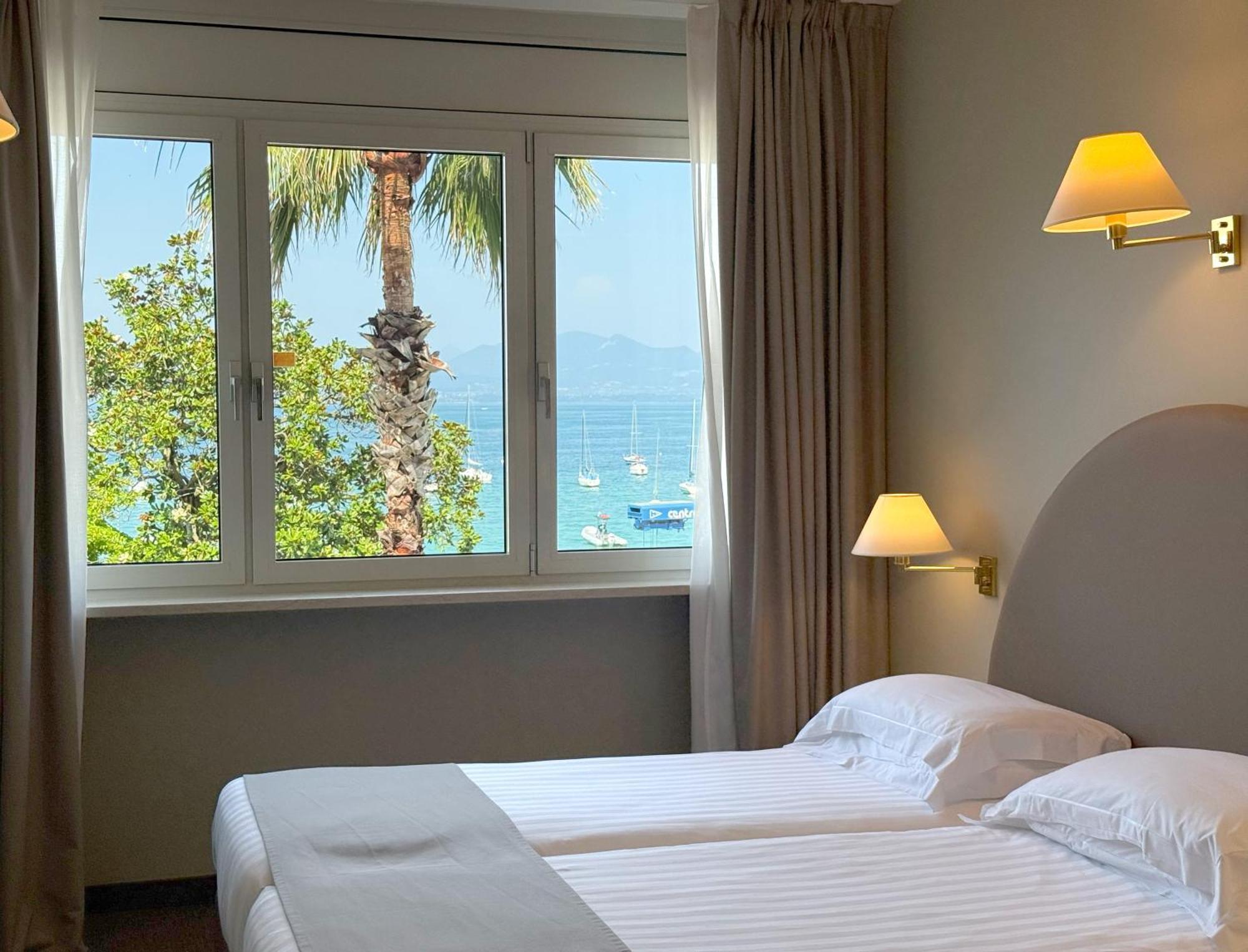 Comfort Twin or Double Room Lake View