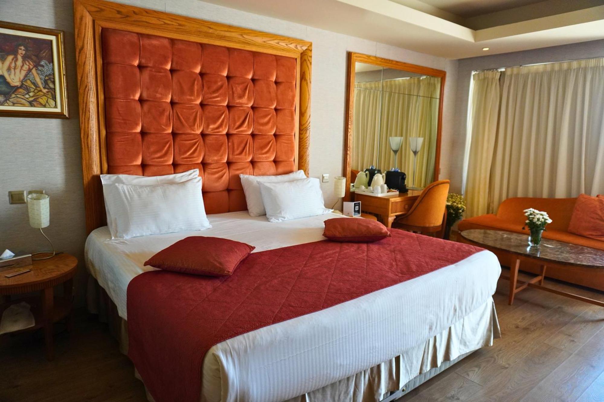 Honeymoon Suite