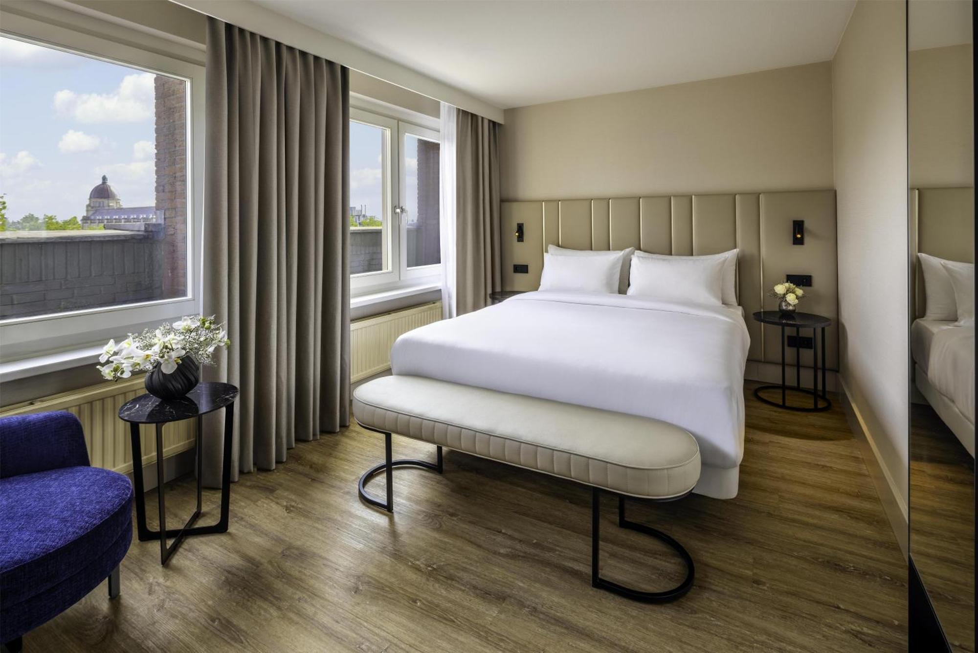 Standard Street View Room