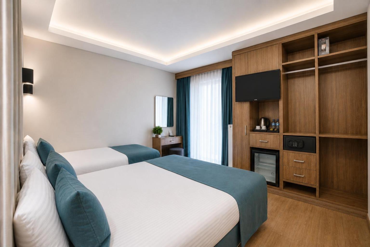 Deluxe Triple Room Balcony