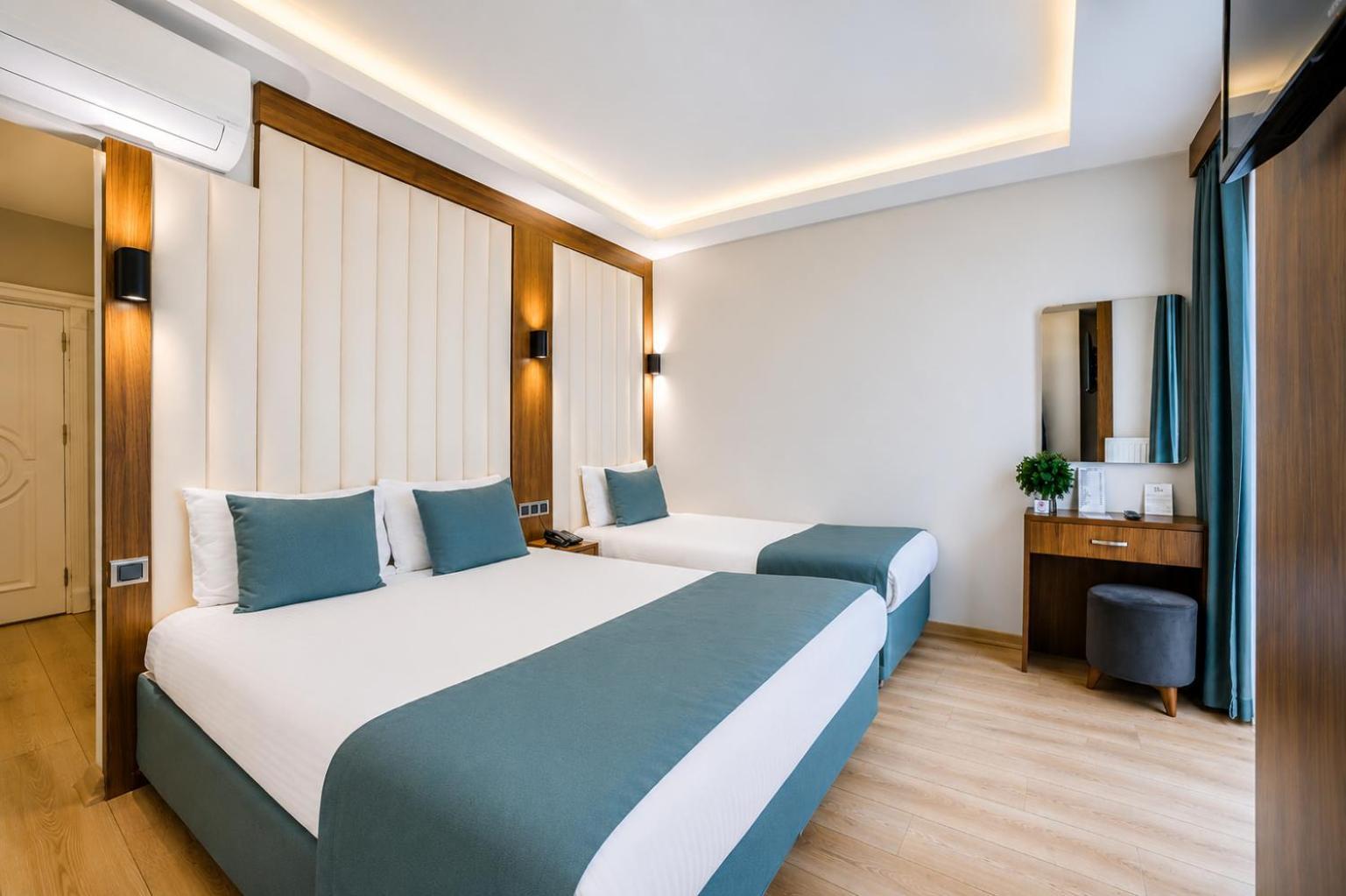 Deluxe Triple Room Balcony