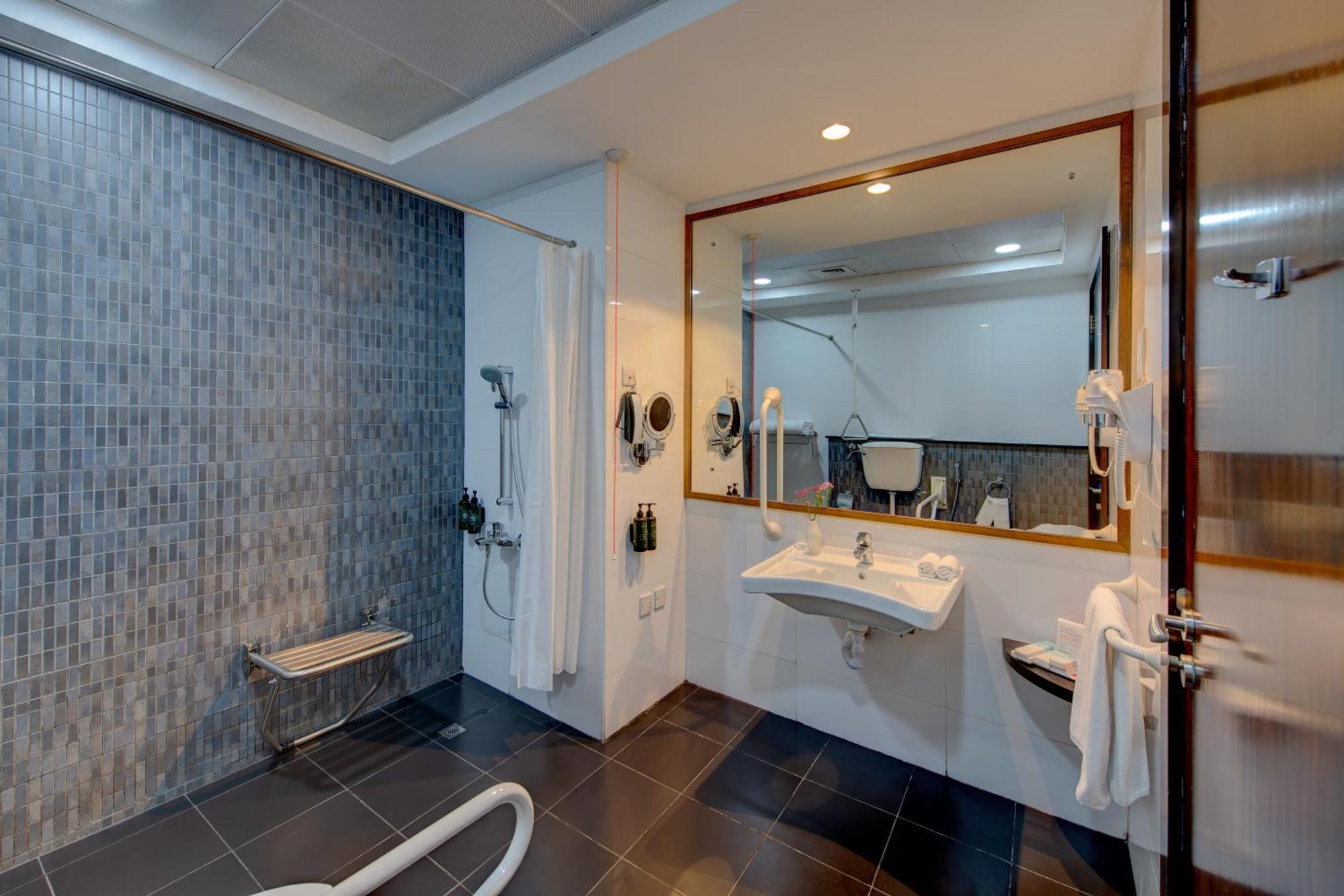 King Room Roll Shower Mobility or Hearing Accessible Non-Smoking