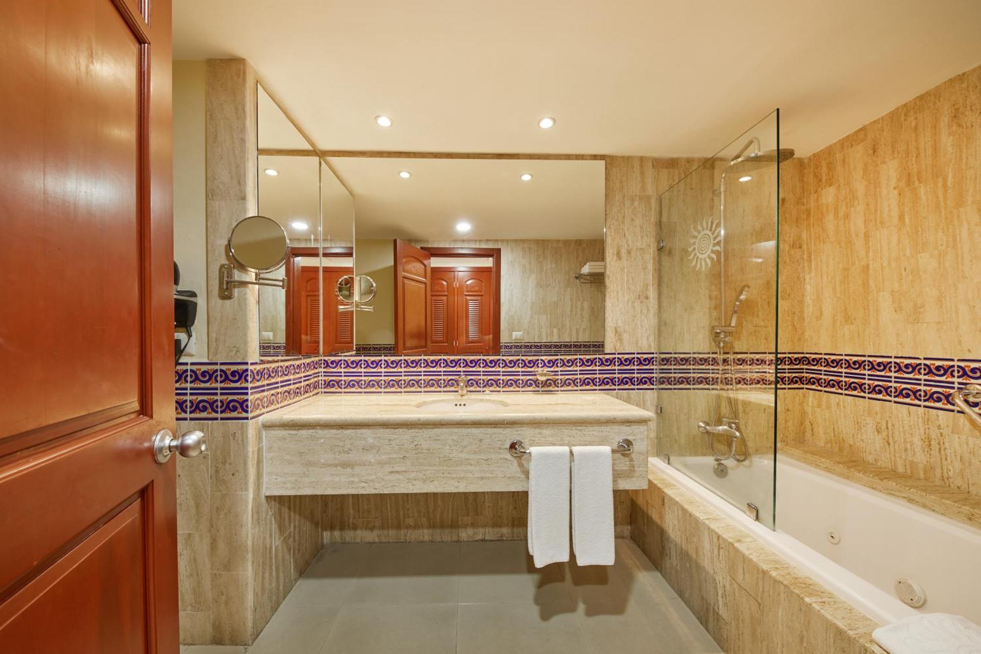 1 King Bed Junior Suite DBL