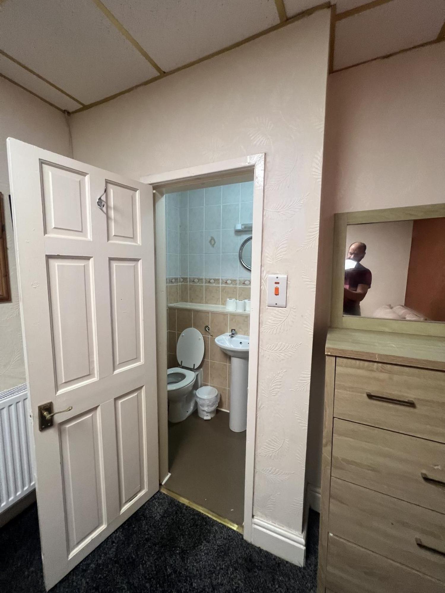Double Room Private Bathroom