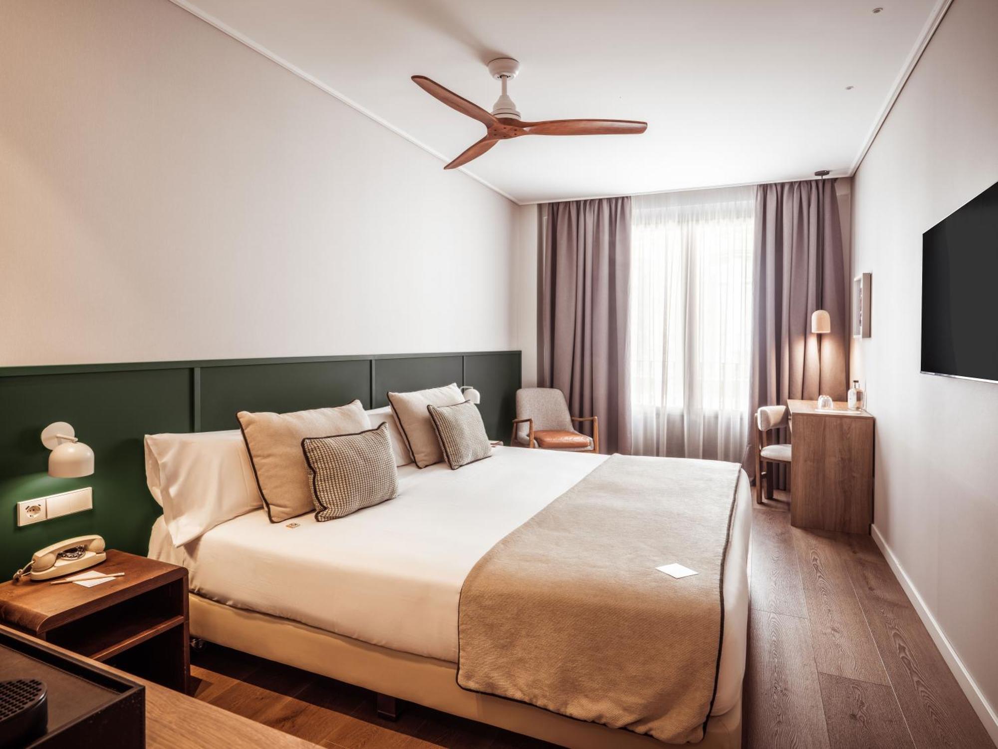 Deluxe Double or Twin Room City View
