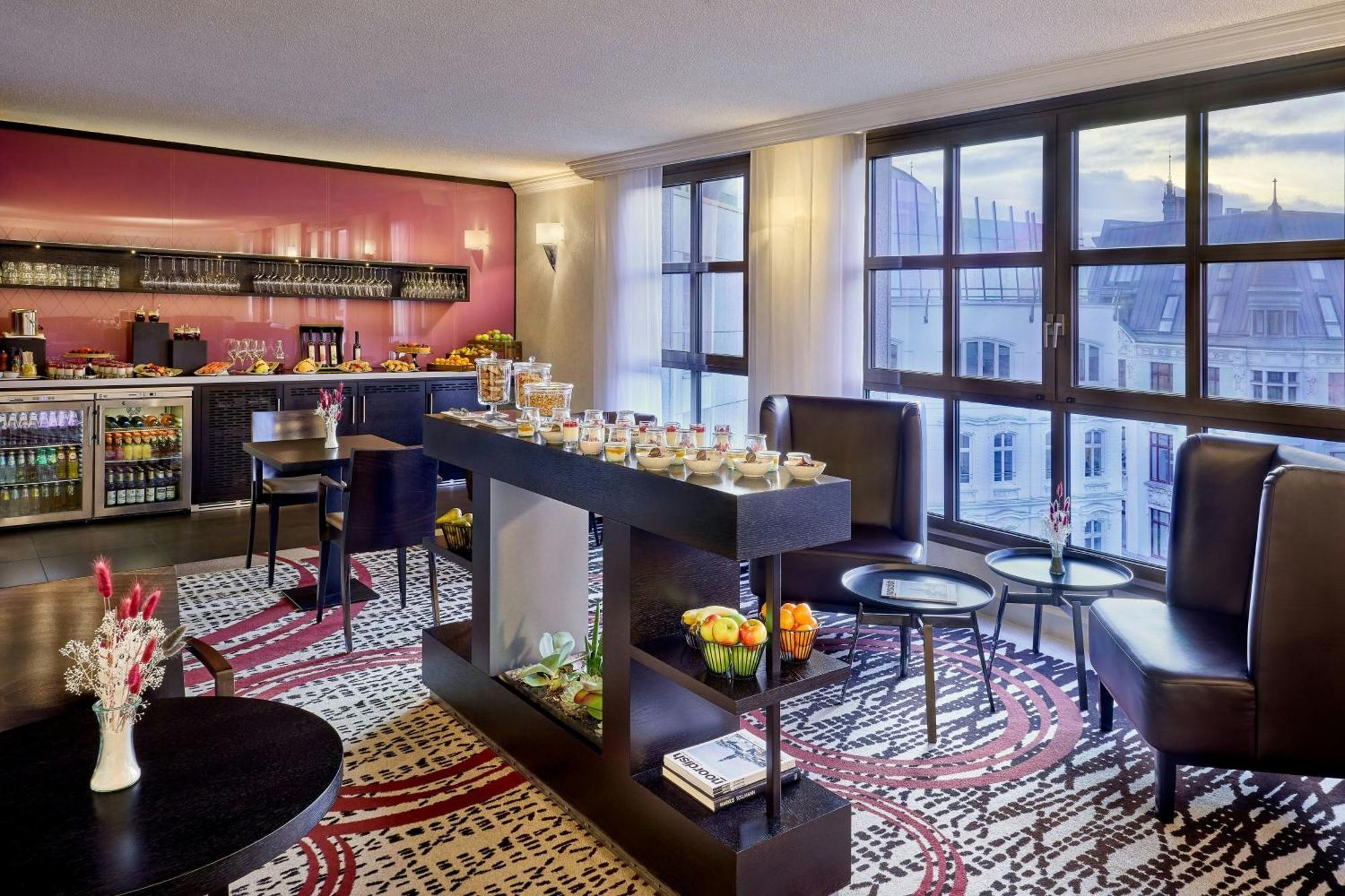 Executive King Room Lounge Access