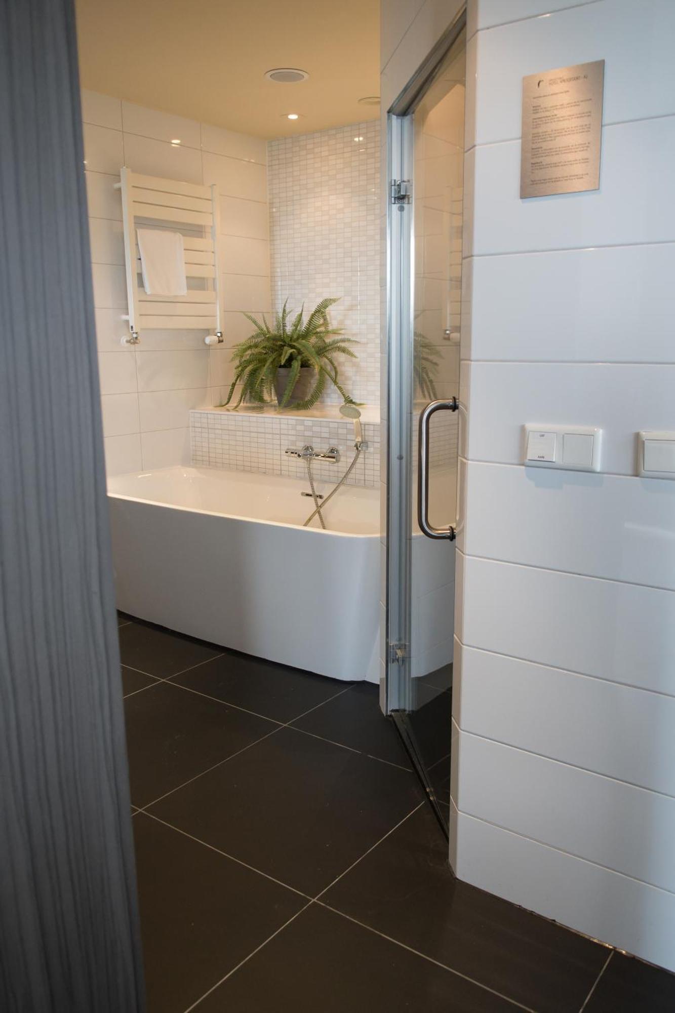 Coral Suite Sauna