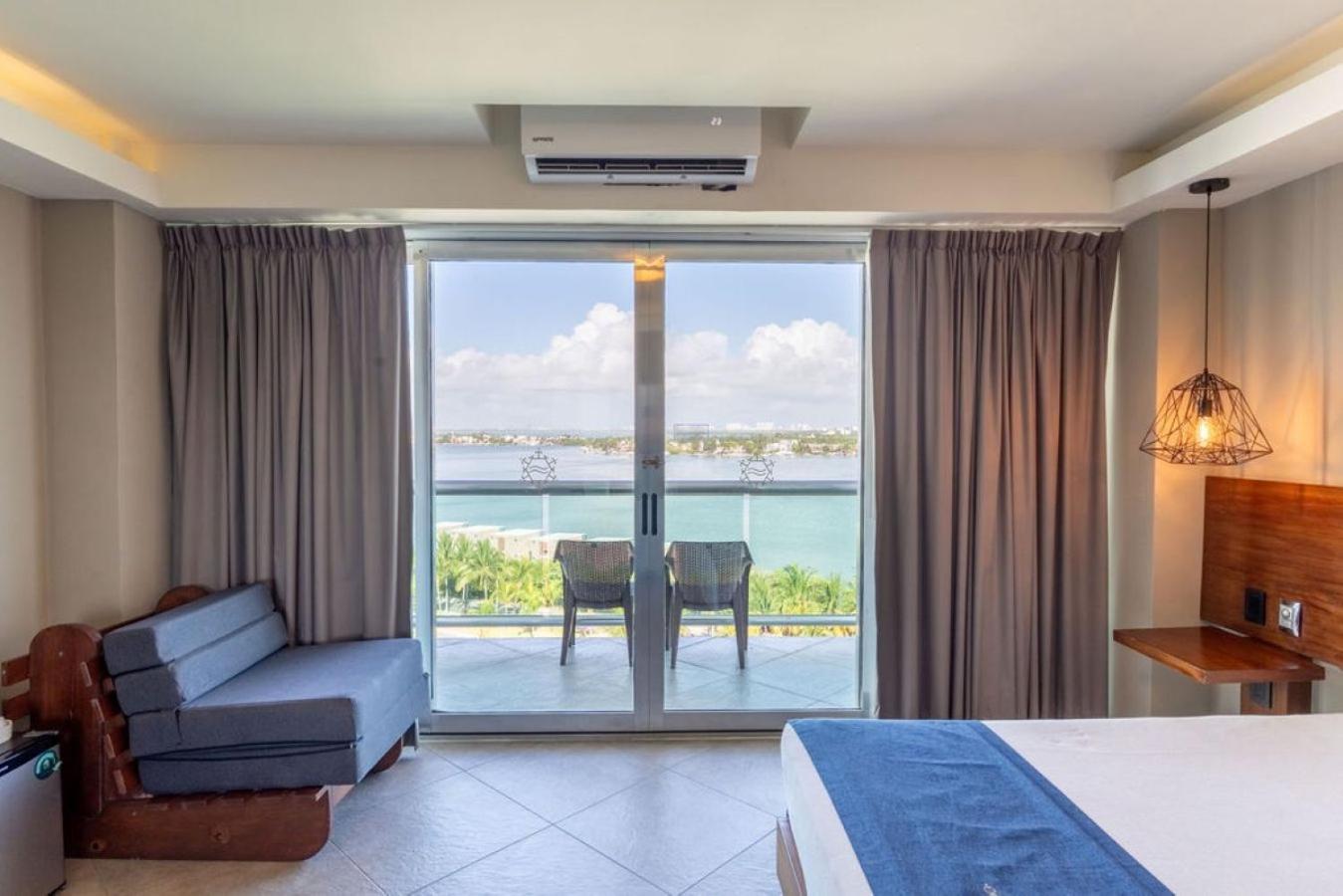 Standard Room Lagoon View 1 King Bed