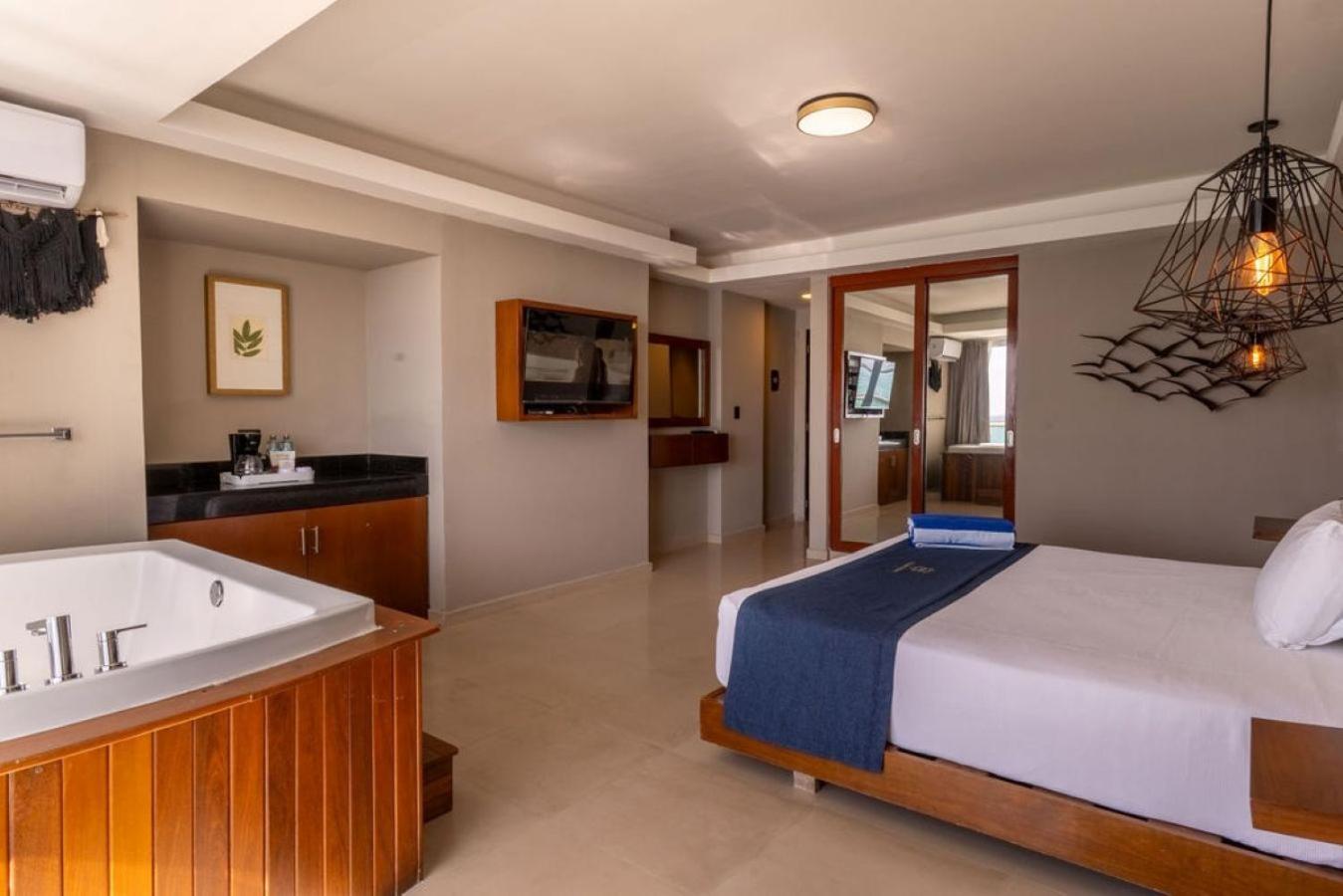 Deluxe Double Room Bath