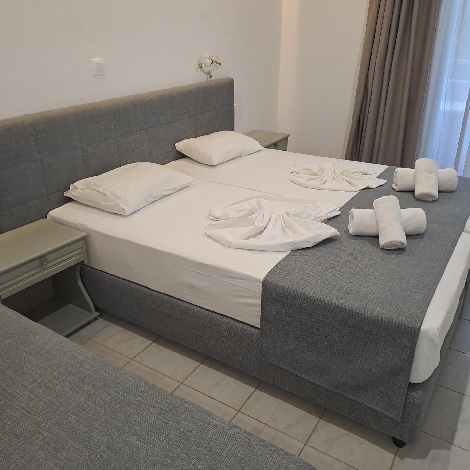 Double or Twin Room Side Sea View