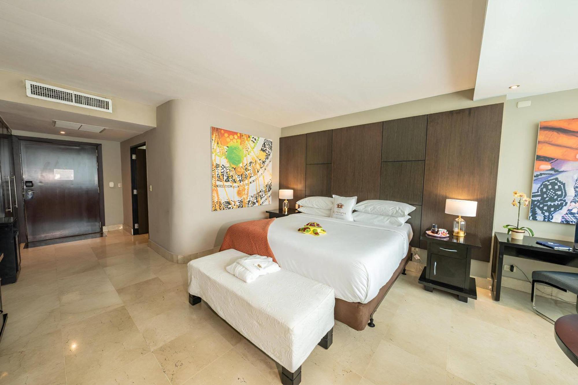 1 King Bed Superior Room City View