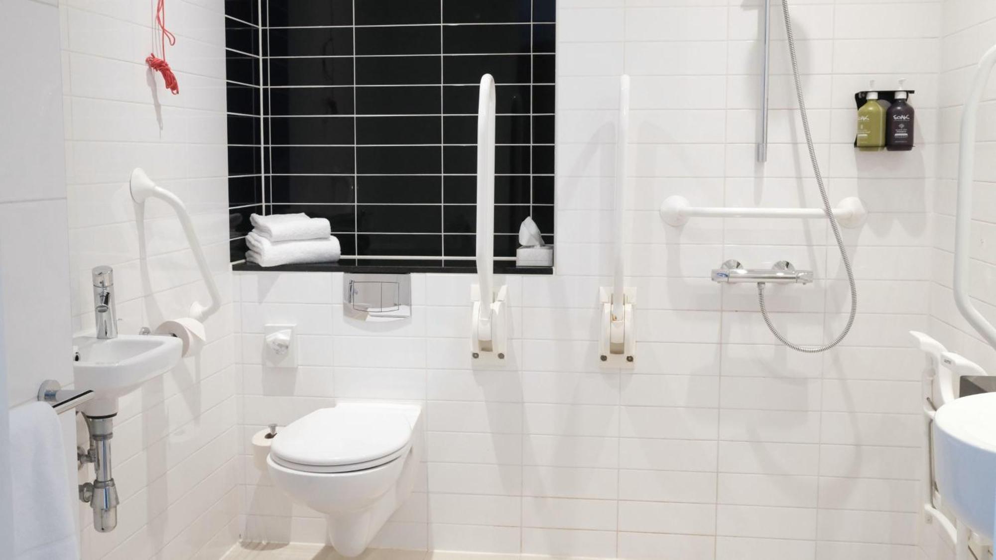 Standard Queen Room Accessible