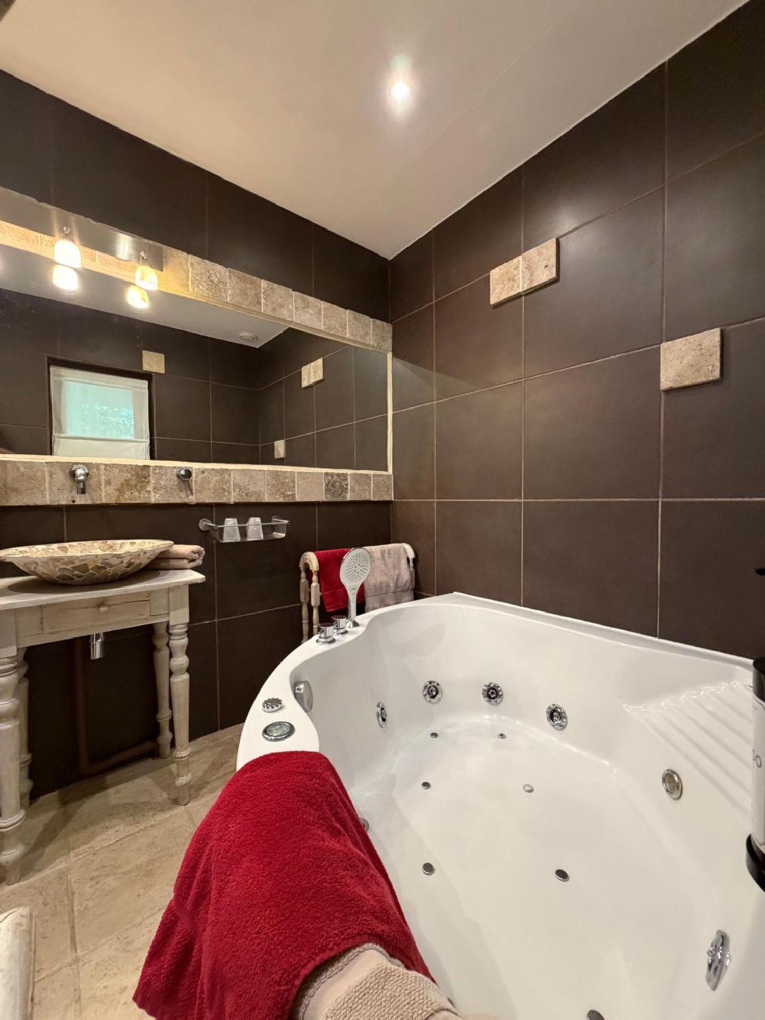 Queen Room Spa Bath