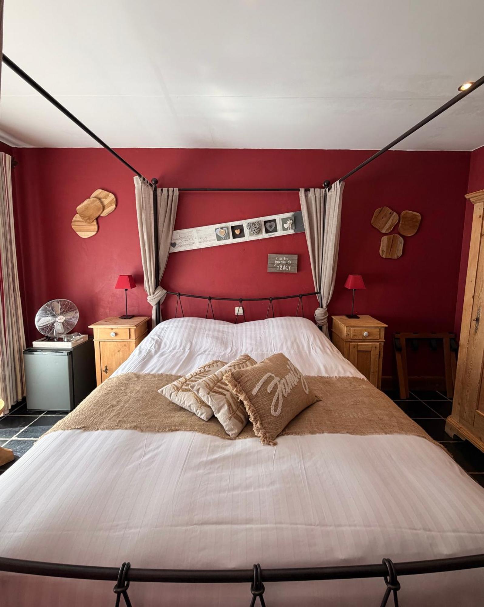 Deluxe Double Room Shower