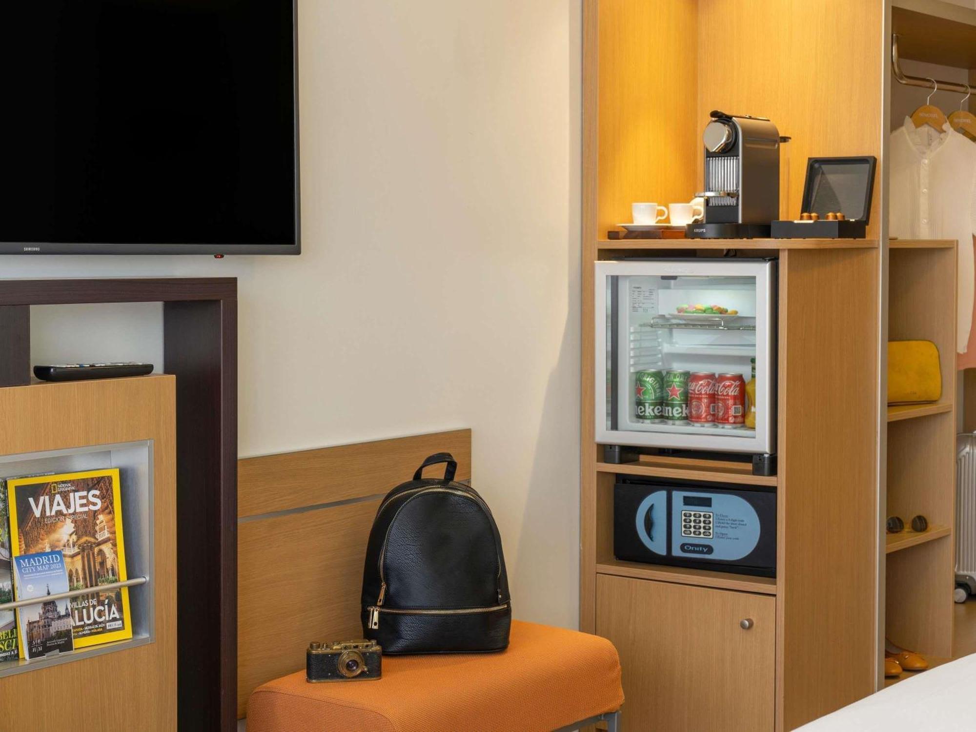 Standard Twin Room Plaza Building