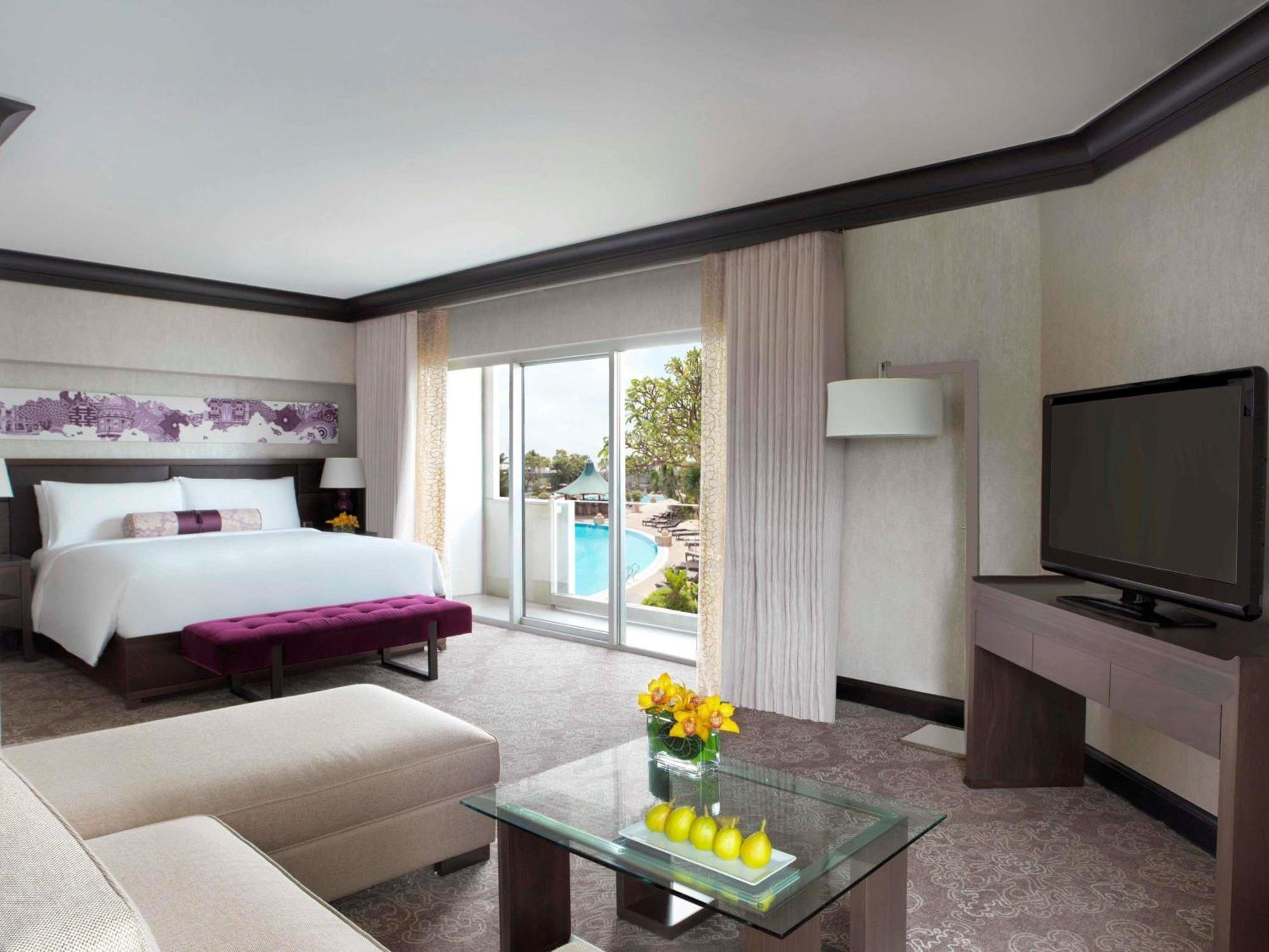 Signature King Suite Two Balconies