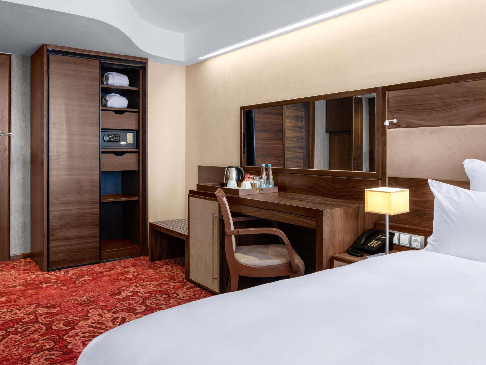 Deluxe King or Twin Room