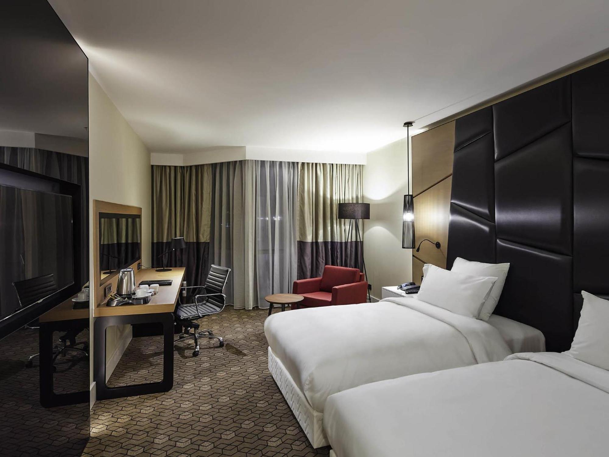 Deluxe Room Twin Bed City View