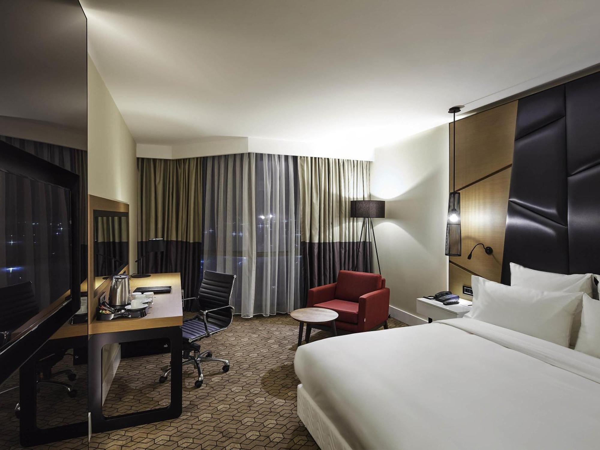 Superior Room King Bed City View
