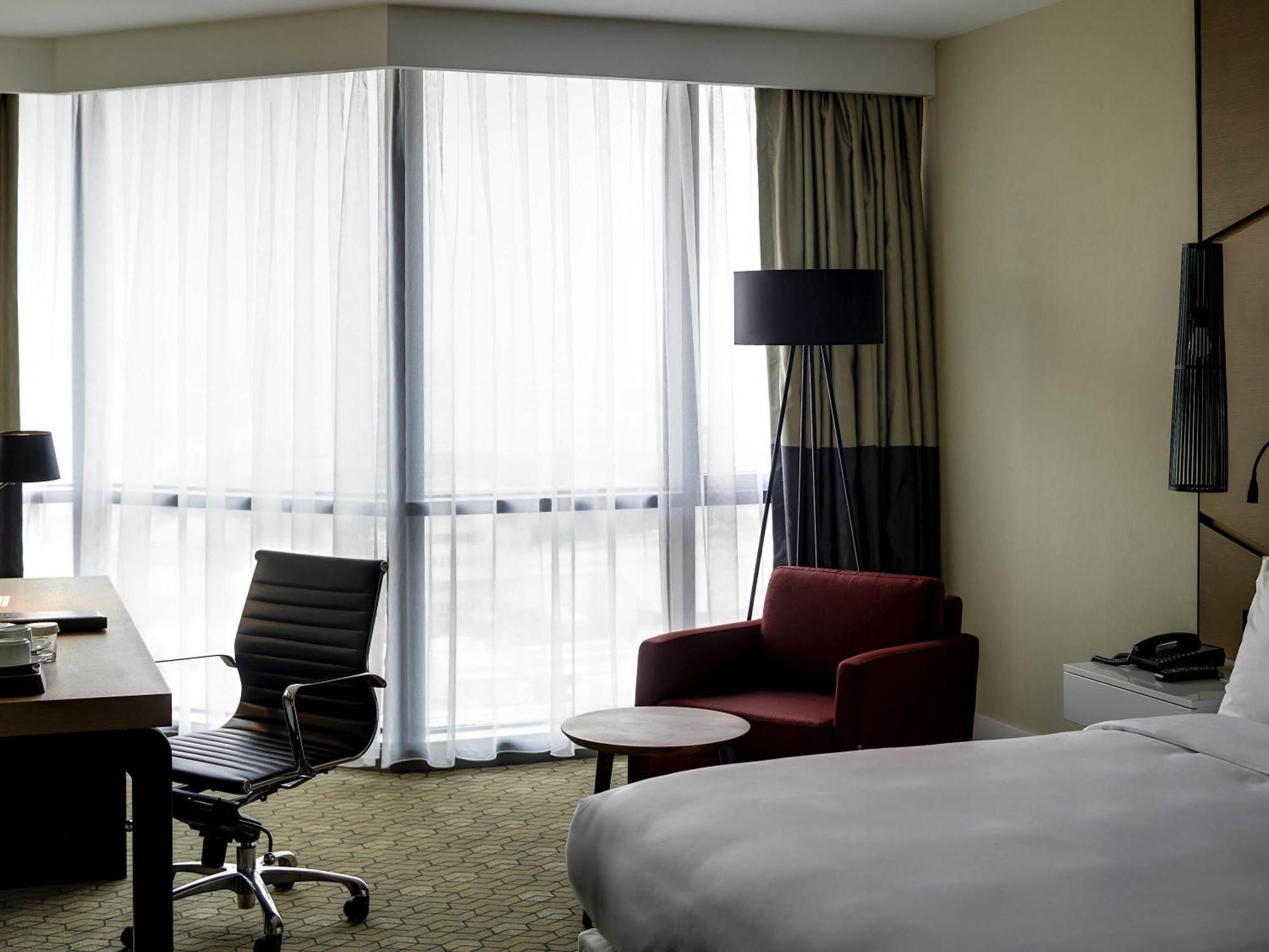 Superior Room King Bed City View